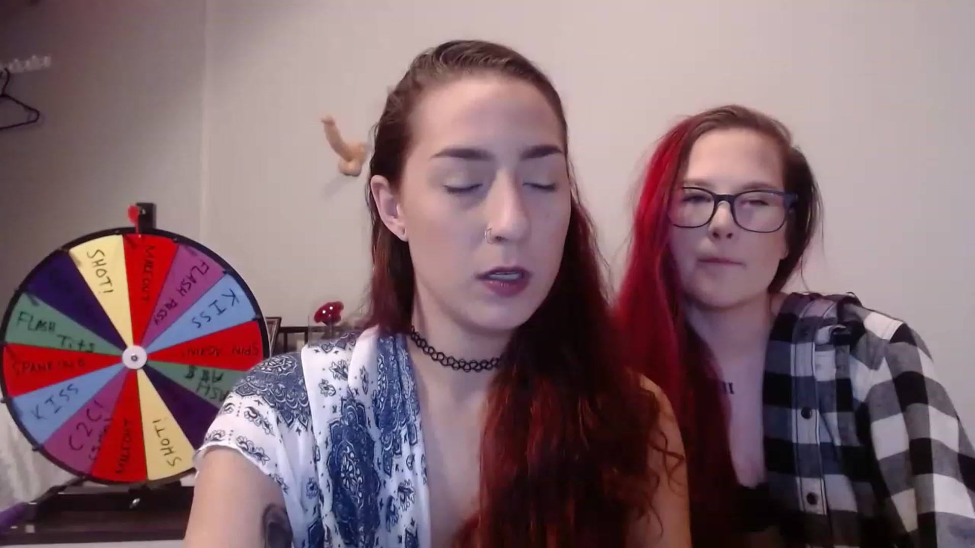Gallery image thumbnail from Nickyx0x's myfreecams stream on, 12/15/2022, 18:51 image 15 of 20