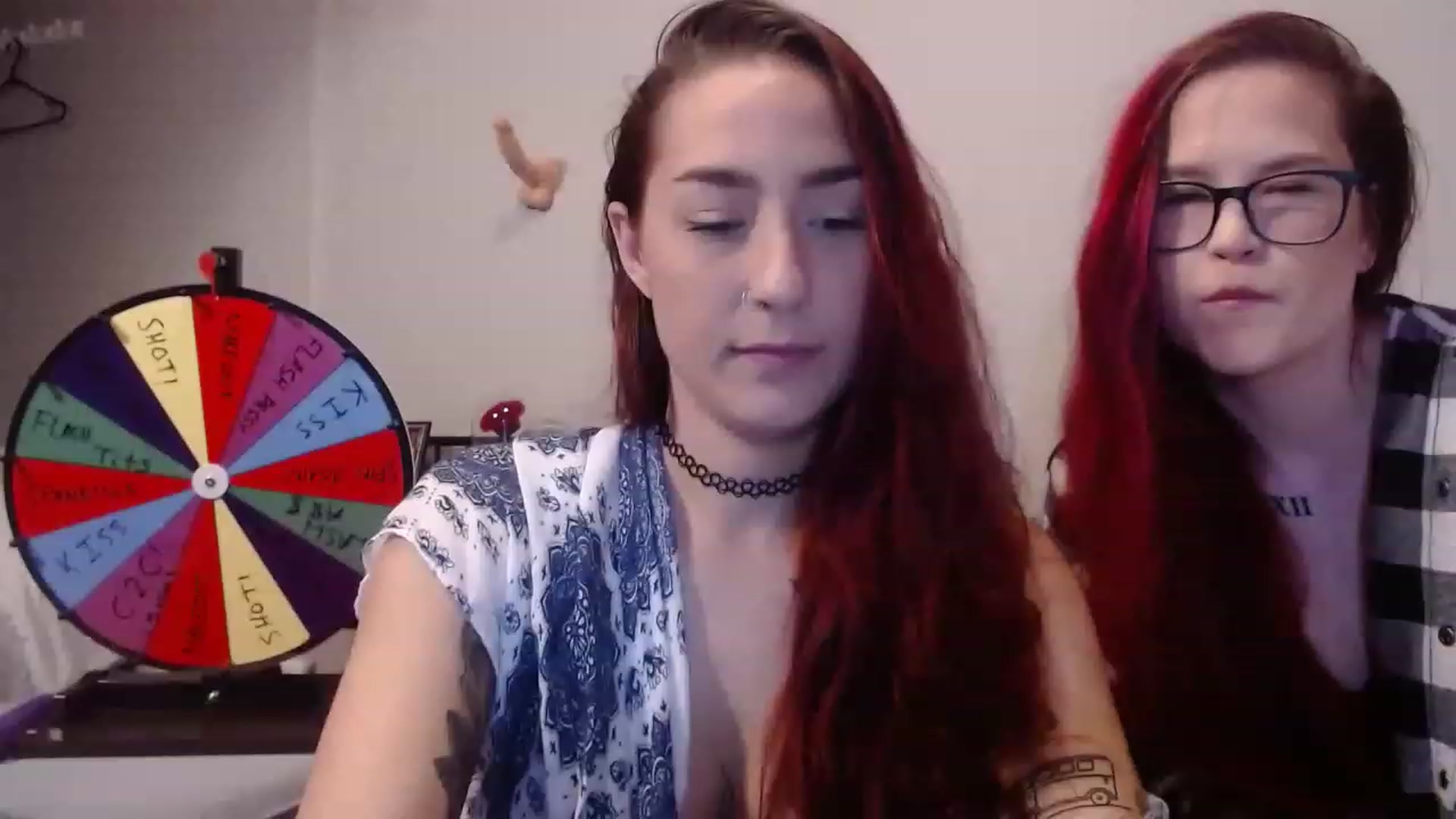 Gallery image thumbnail from Nickyx0x's myfreecams stream on, 12/15/2022, 18:51 image 10 of 20