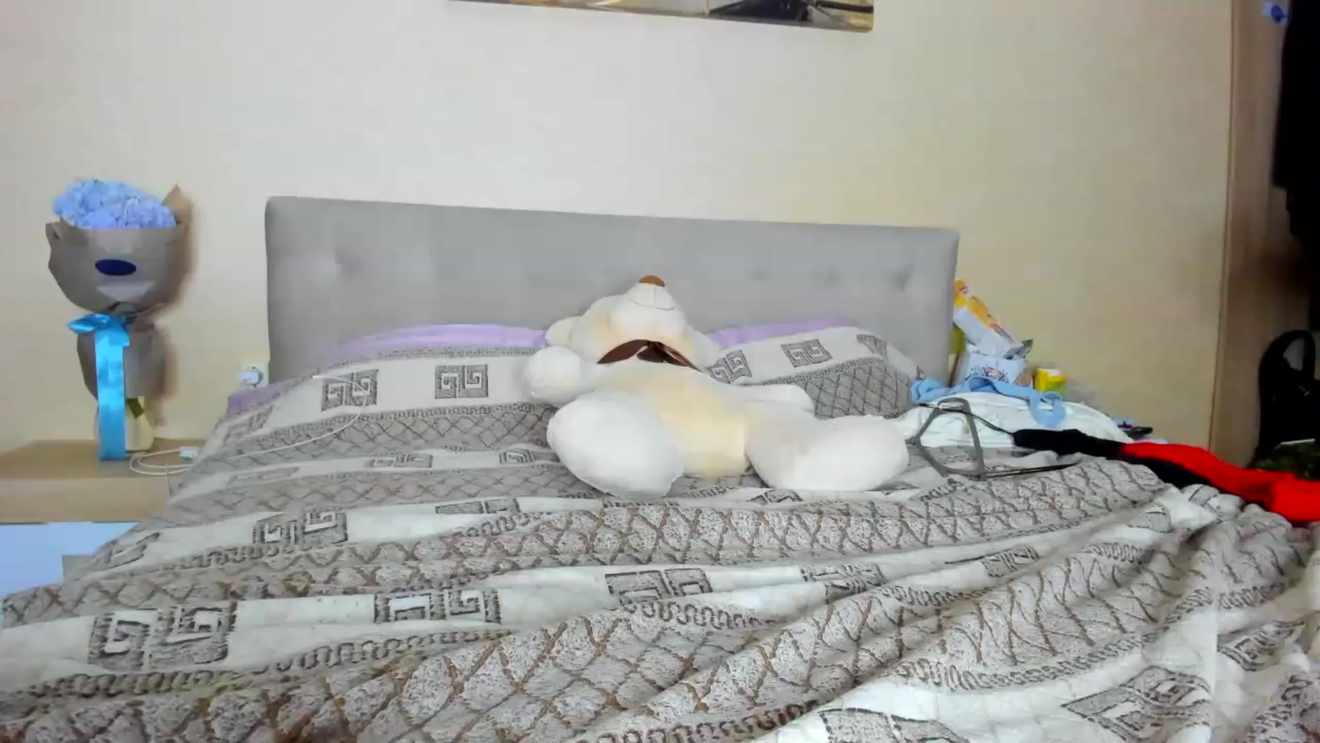Gallery image thumbnail from NicolBigboobs's myfreecams stream on, 06/18/2023, 18:19 image 18 of 20