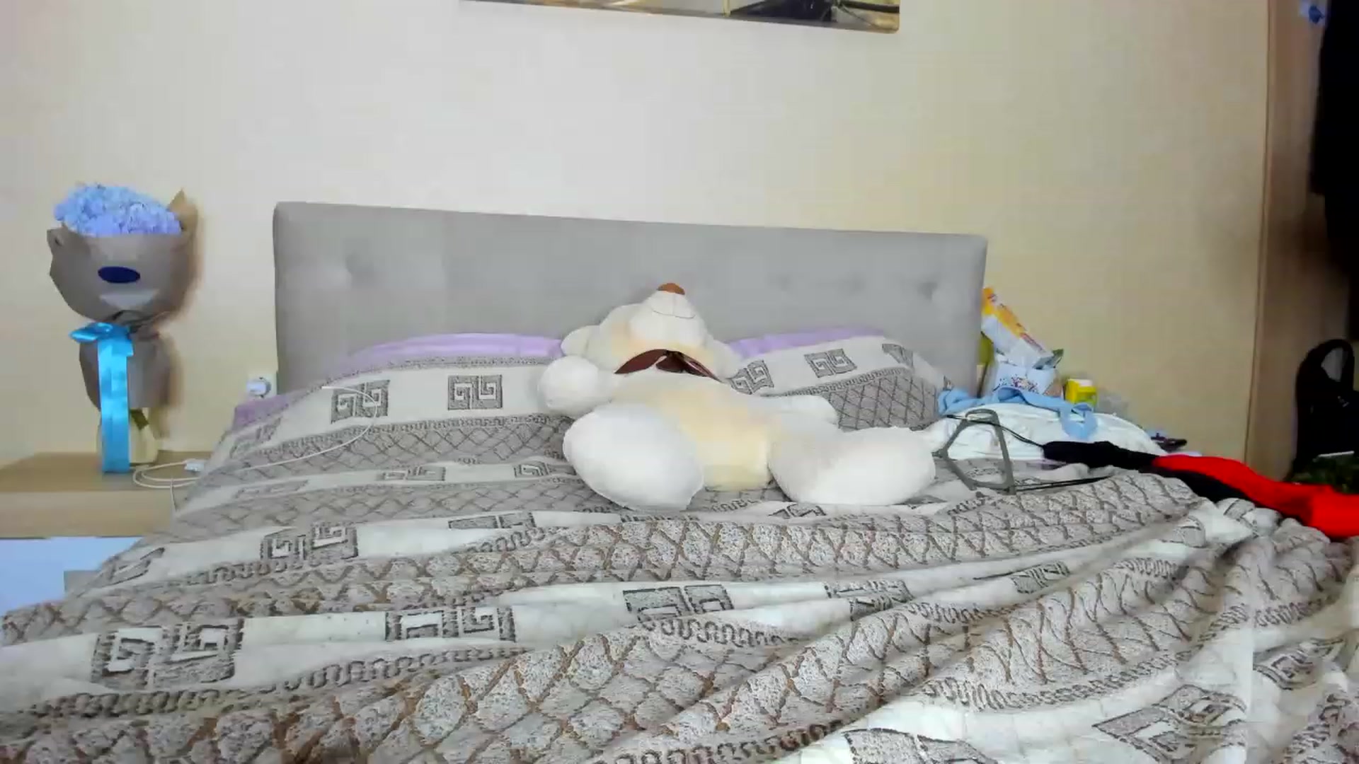 Gallery image thumbnail from NicolBigboobs's myfreecams stream on, 06/18/2023, 18:19 image 17 of 20