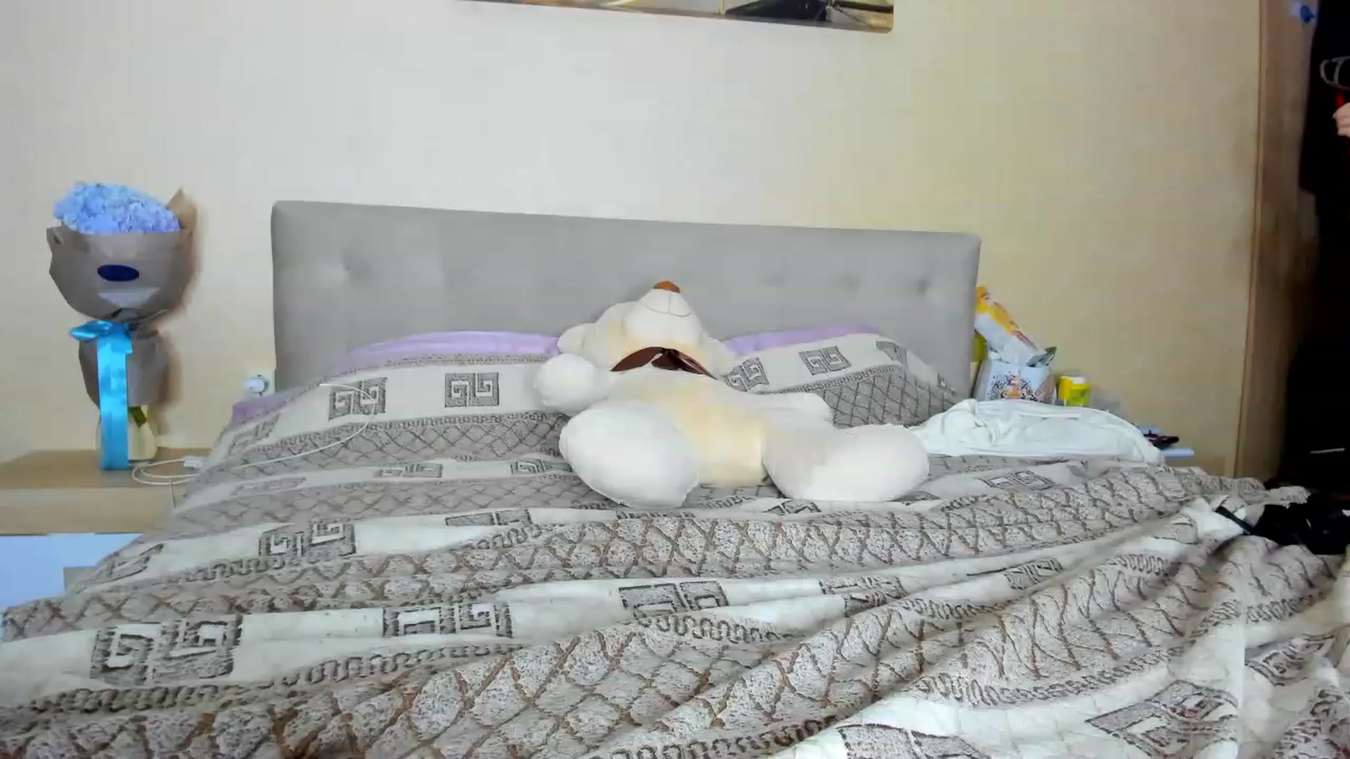 Gallery image thumbnail from NicolBigboobs's myfreecams stream on, 06/18/2023, 18:19 image 16 of 20