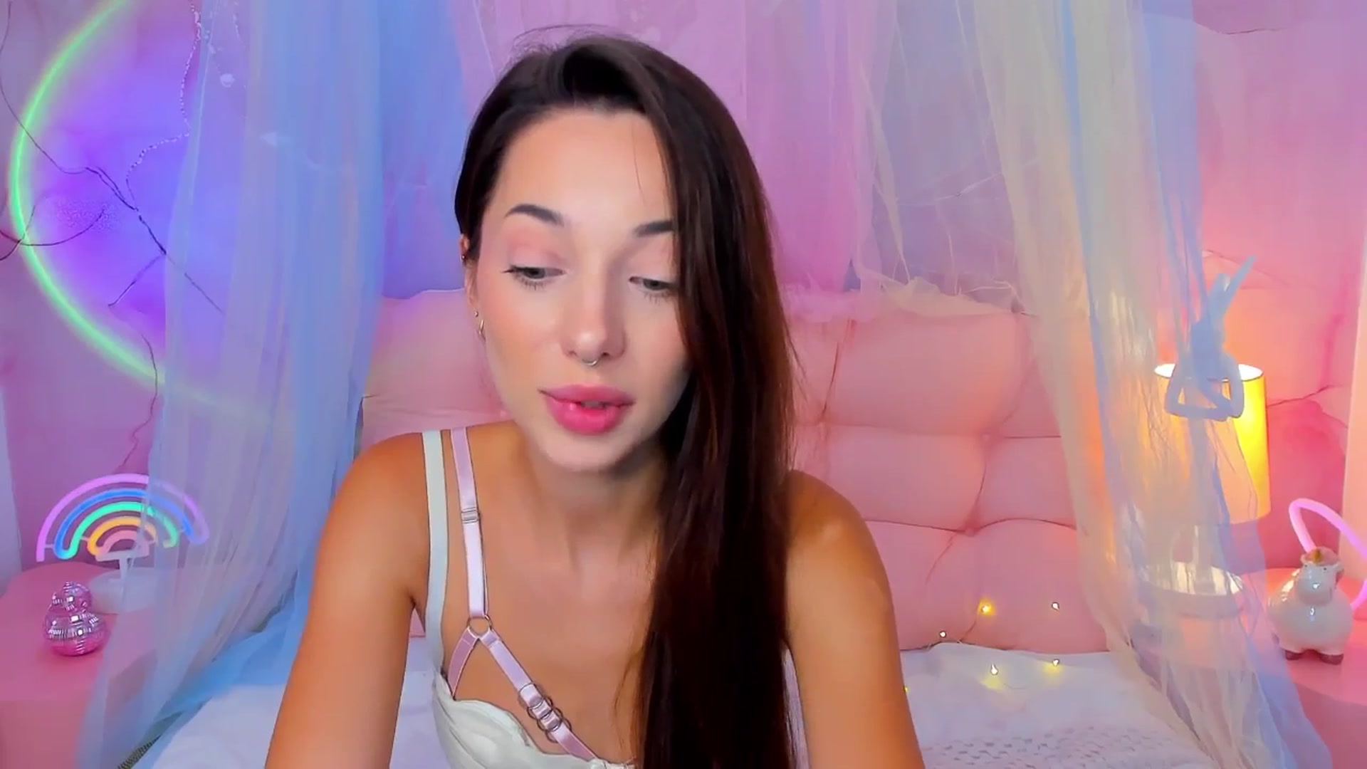 Gallery image thumbnail from NicolYves's myfreecams stream on, 10/01/2025, 19:05 image 12 of 20