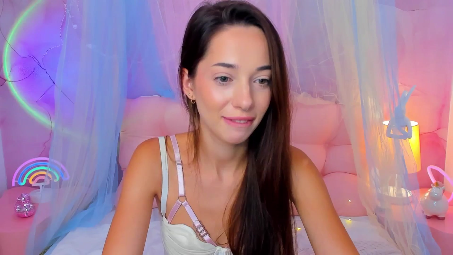 Gallery image thumbnail from NicolYves's myfreecams stream on, 10/01/2025, 19:05 image 11 of 20
