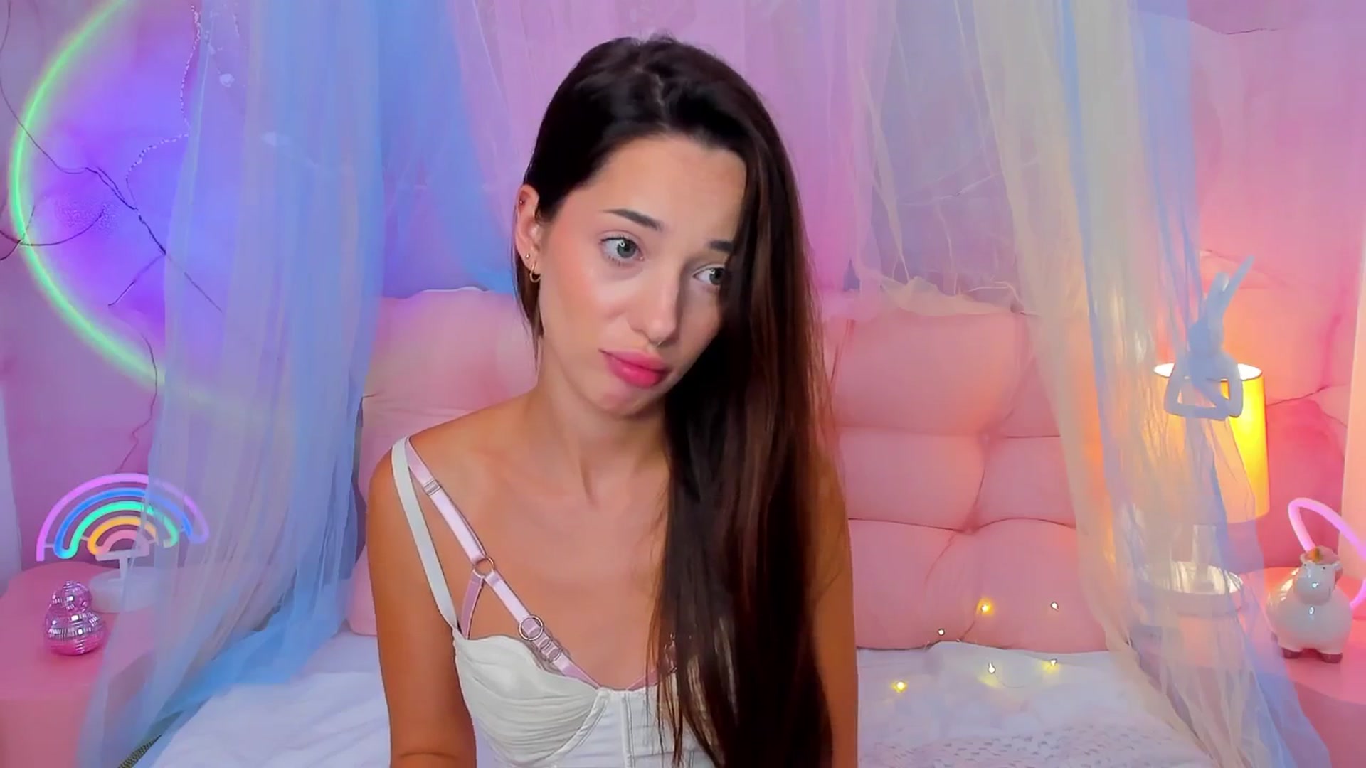 Gallery image thumbnail from NicolYves's myfreecams stream on, 10/01/2025, 19:05 image 3 of 20