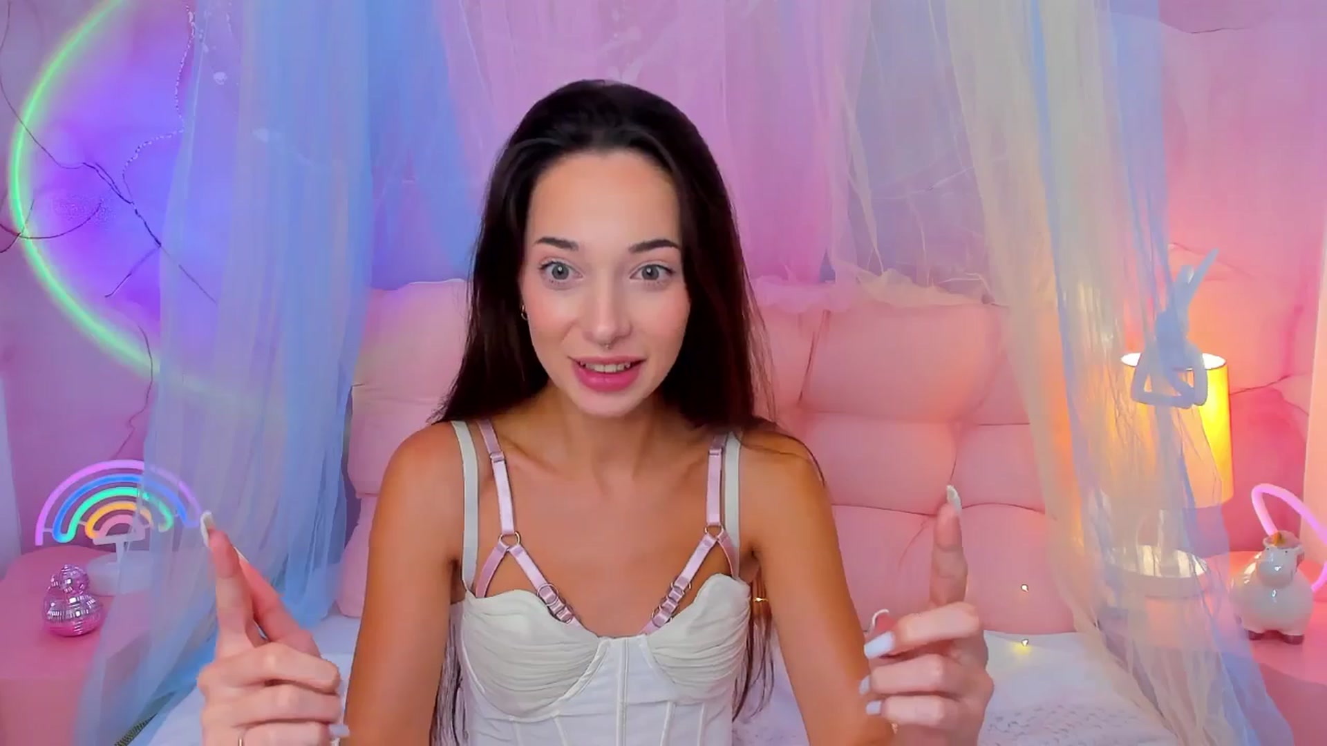 Gallery image thumbnail from NicolYves's myfreecams stream on, 10/01/2025, 19:05 image 13 of 20
