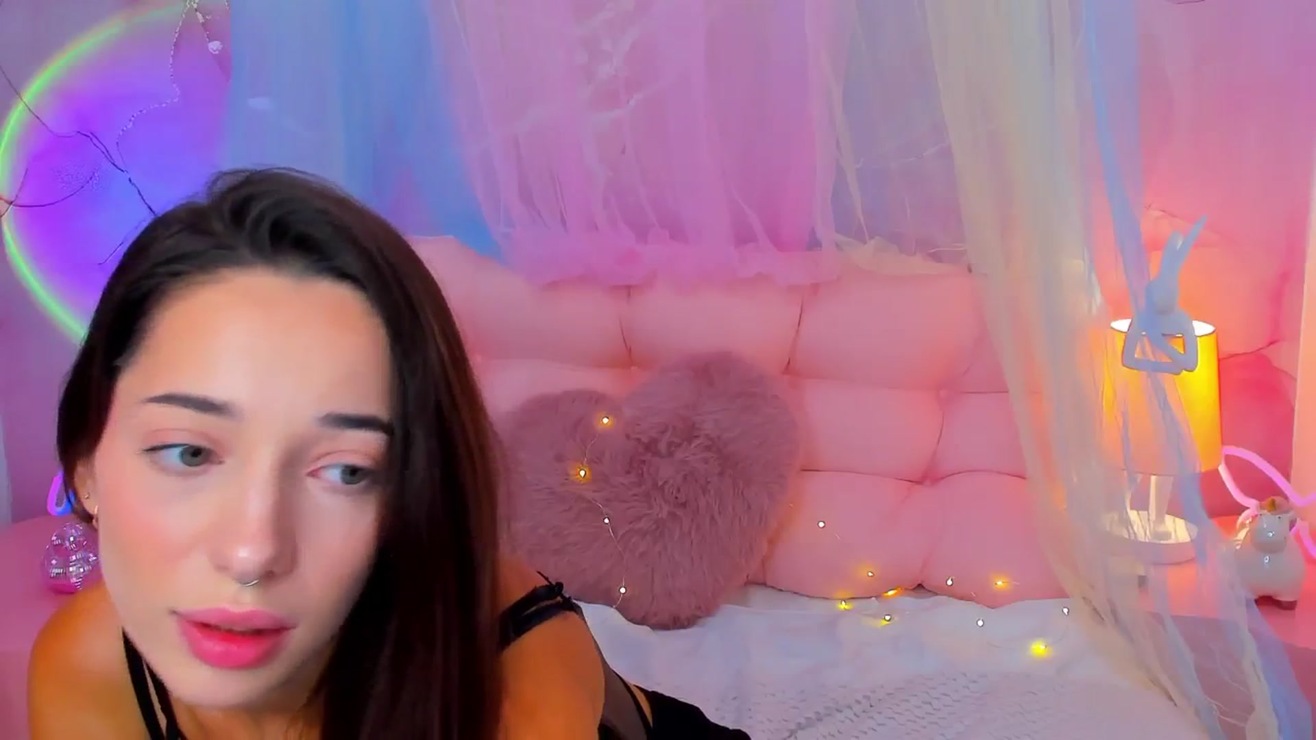 Gallery image thumbnail from NicolYves's myfreecams stream on, 10/02/2025, 15:30 image 12 of 20