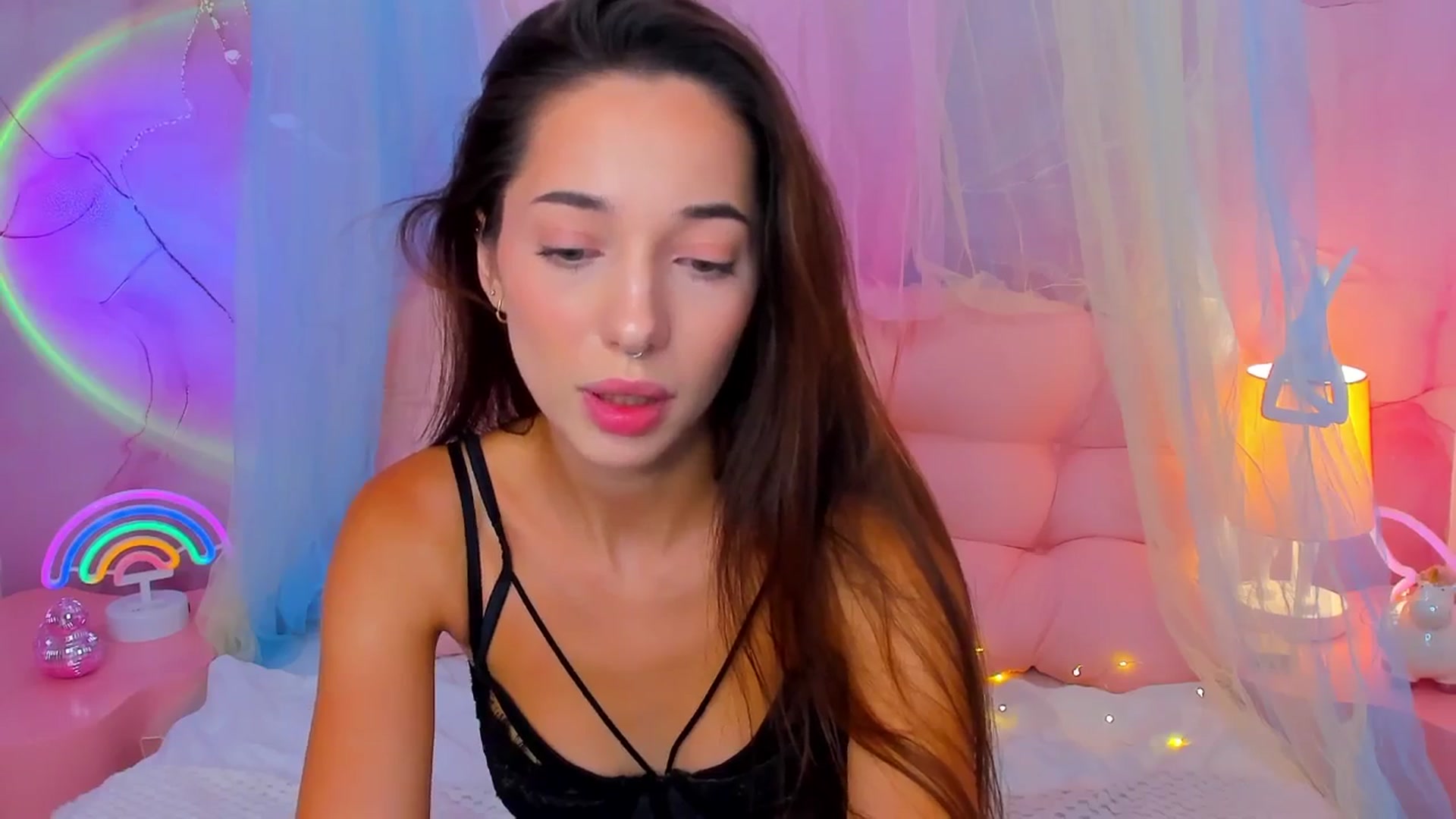 Gallery image thumbnail from NicolYves's myfreecams stream on, 10/02/2025, 16:33 image 7 of 20