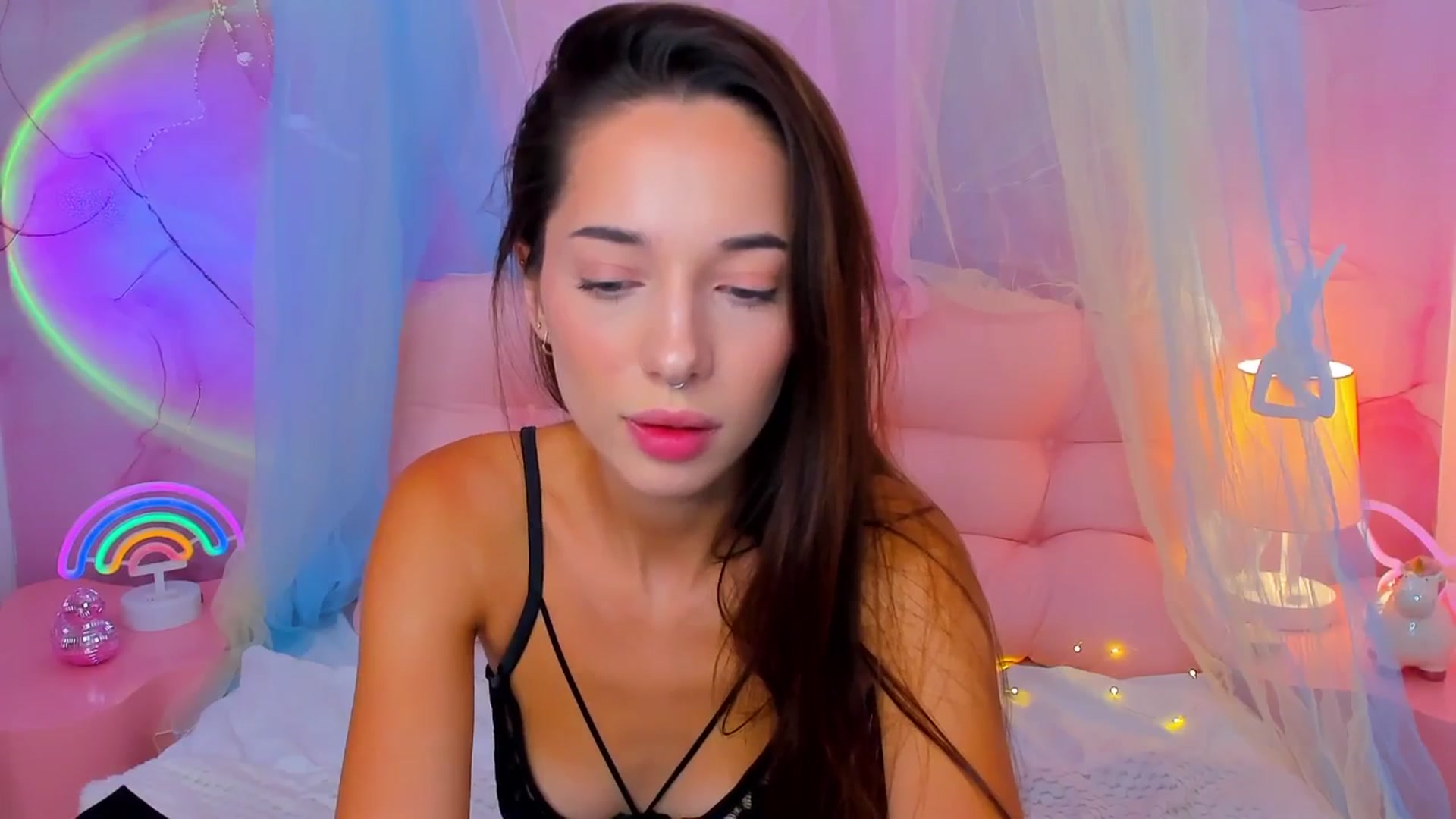 Gallery image thumbnail from NicolYves's myfreecams stream on, 10/02/2025, 18:18 image 15 of 20