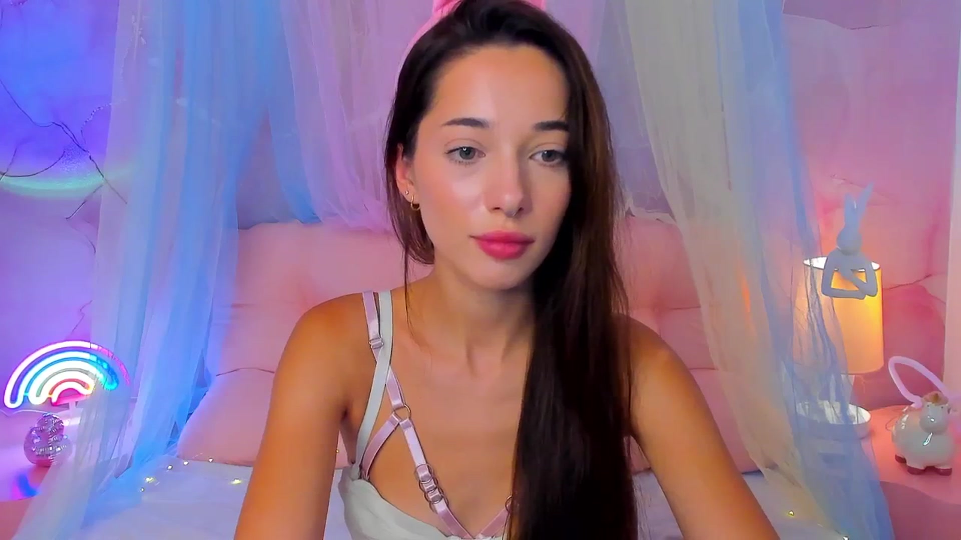 Gallery image thumbnail from NicolYves's myfreecams stream on, 10/04/2025, 12:56 image 3 of 20