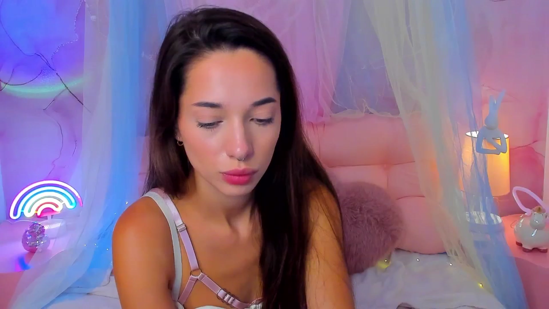 Gallery image thumbnail from NicolYves's myfreecams stream on, 10/04/2025, 17:49 image 10 of 20