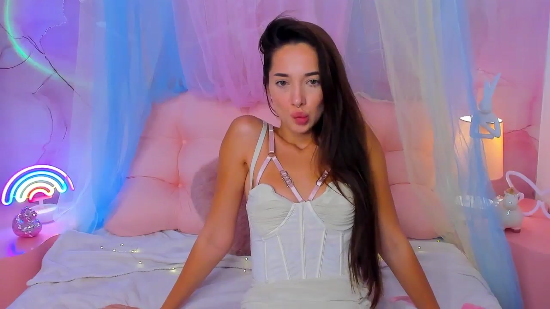 Gallery image thumbnail from NicolYves's myfreecams stream on, 10/05/2025, 16:14 image 18 of 20