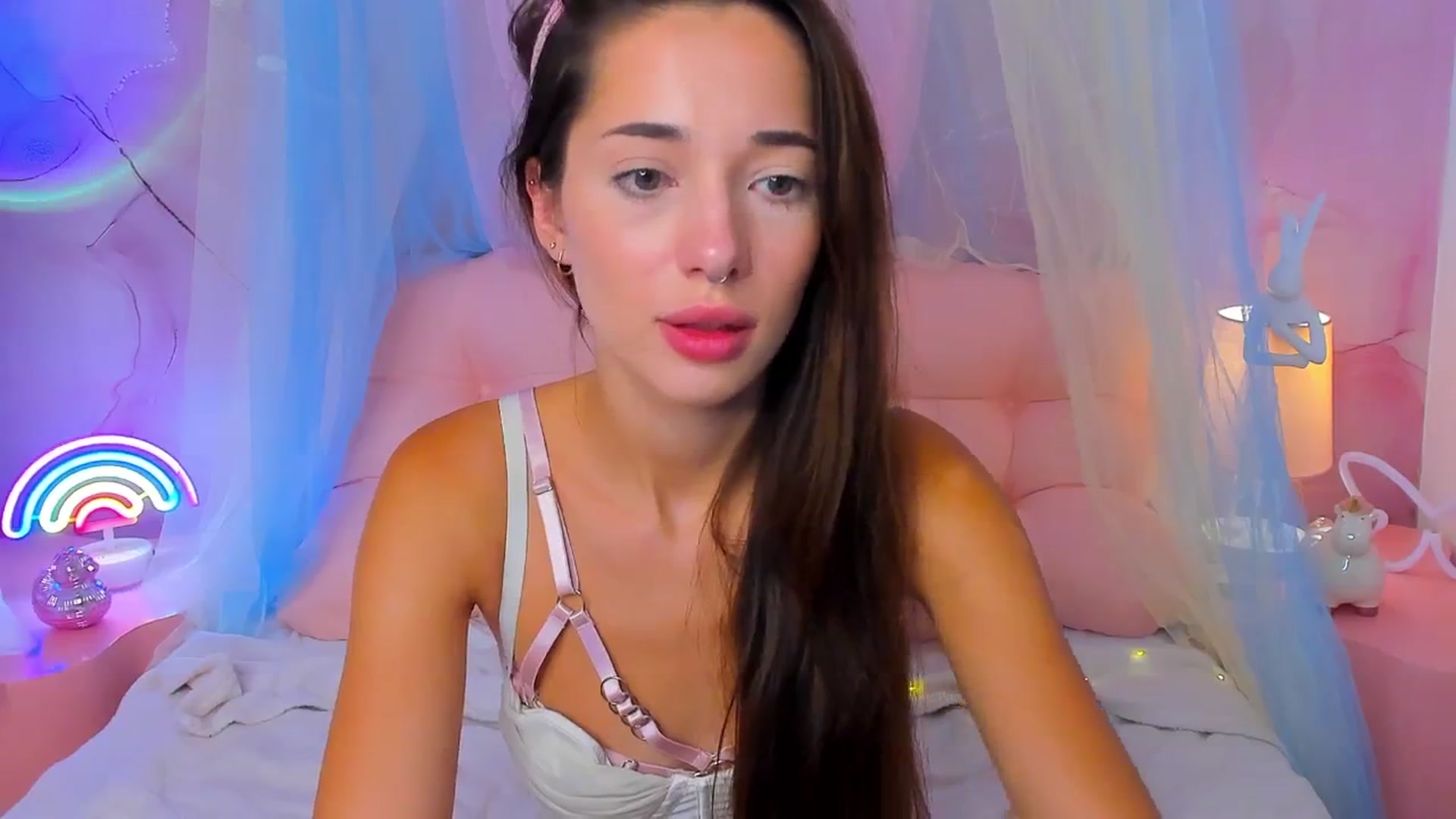Gallery image thumbnail from NicolYves's myfreecams stream on, 10/05/2025, 18:58 image 15 of 20