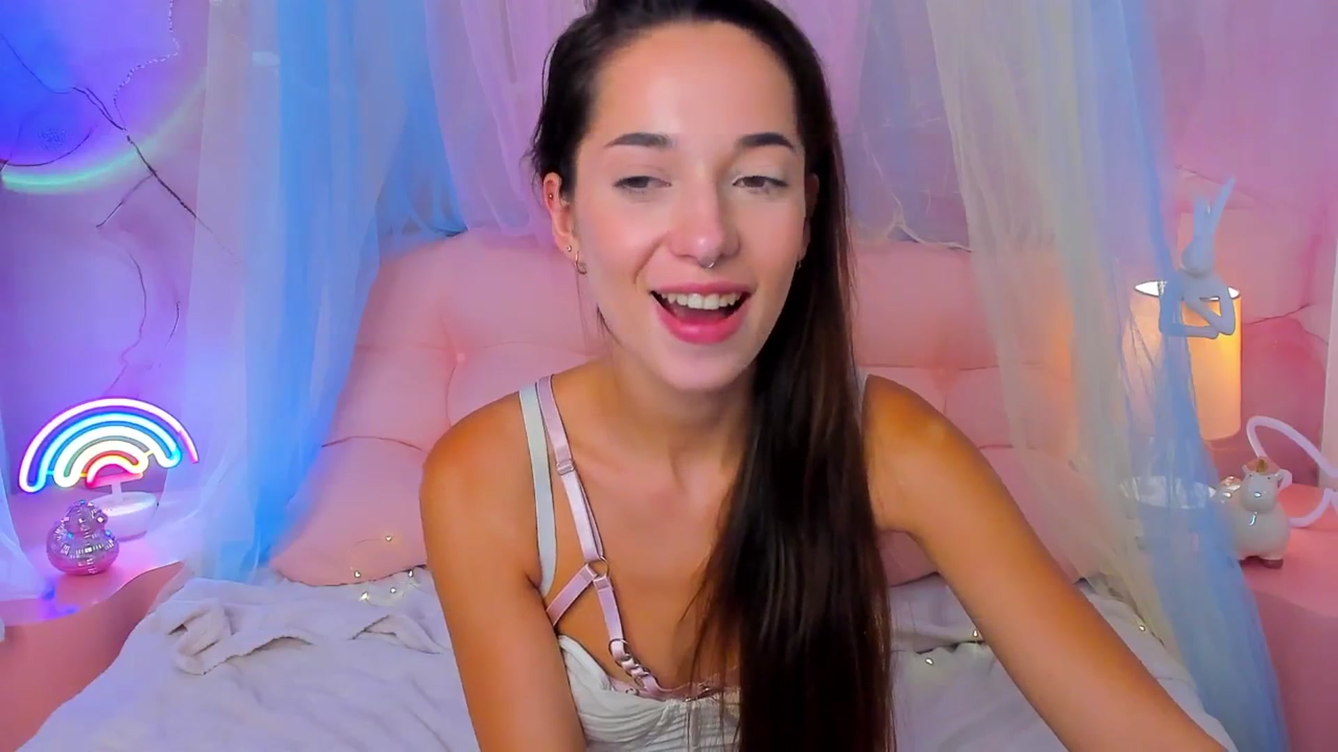 Gallery image thumbnail from NicolYves's myfreecams stream on, 10/05/2025, 18:58 image 17 of 20