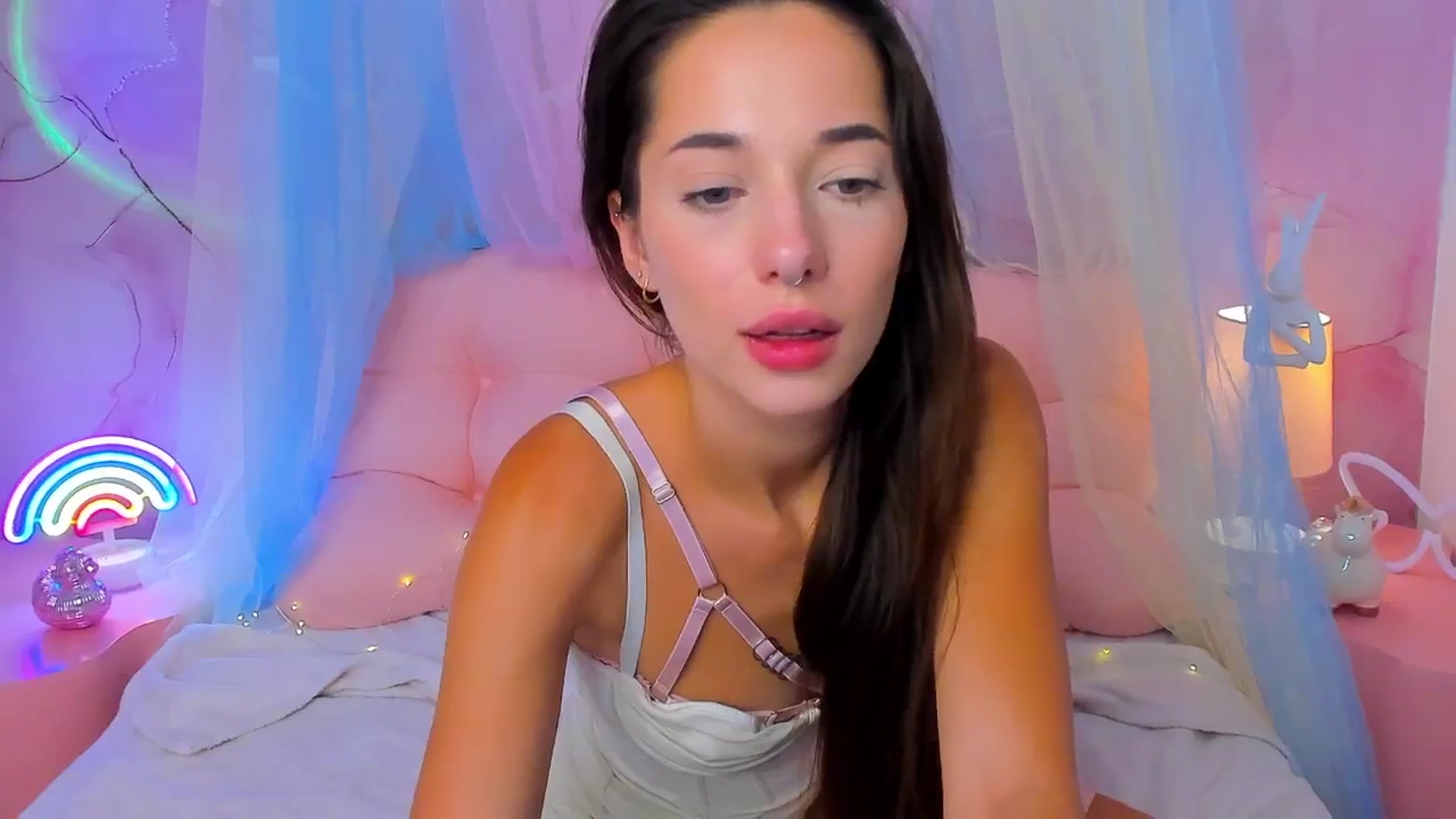 Gallery image thumbnail from NicolYves's myfreecams stream on, 10/05/2025, 18:58 image 5 of 20