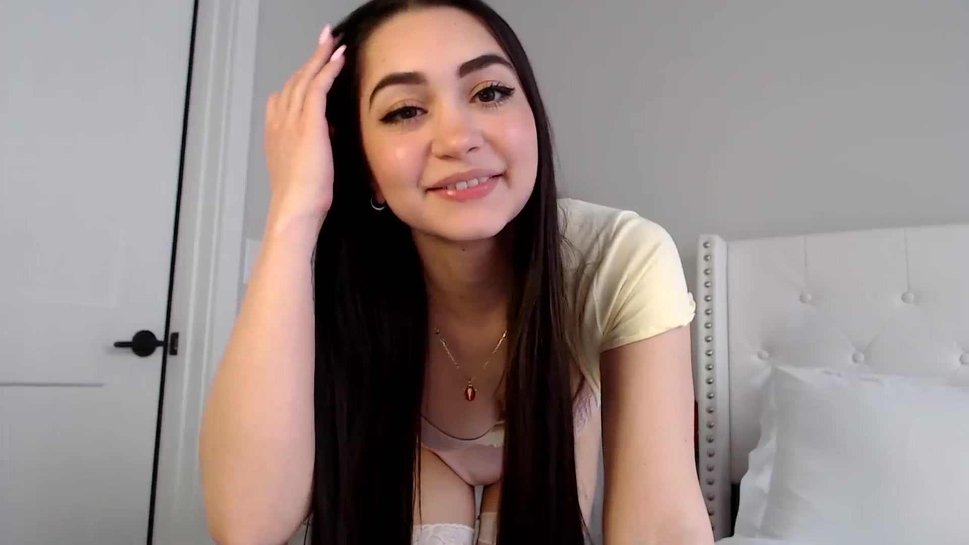 Gallery image thumbnail from NicoleAngelll's myfreecams stream on, 04/11/2024, 19:10 image 8 of 20
