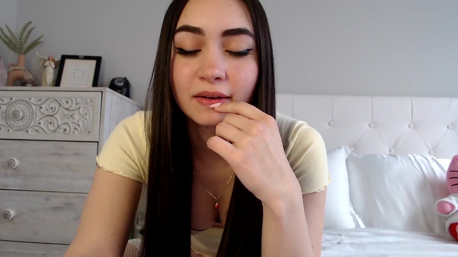 Gallery image thumbnail from NicoleAngelll's myfreecams stream on, 04/11/2024, 19:10 image 7 of 20