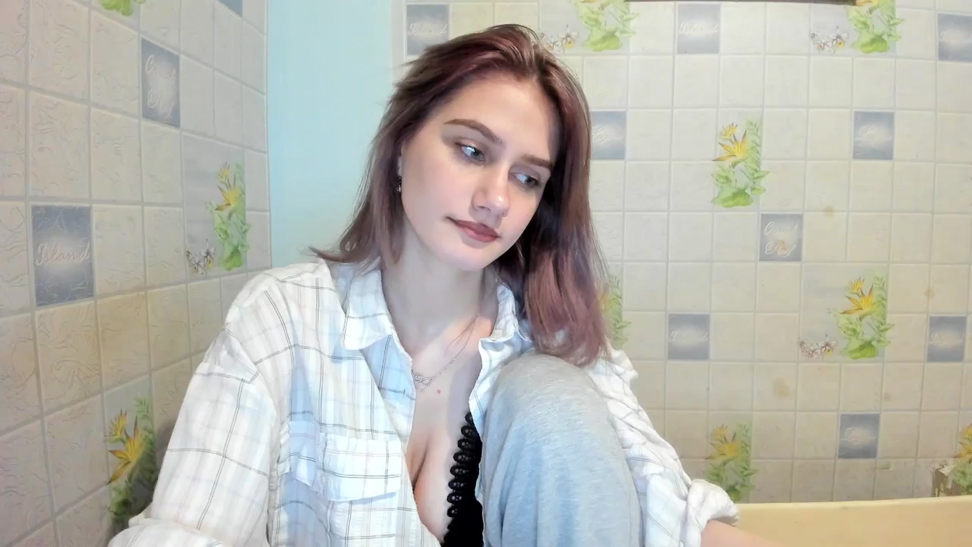 Gallery image thumbnail from NicoleDaviss's myfreecams stream on, 02/11/2026, 24:43 image 3 of 20