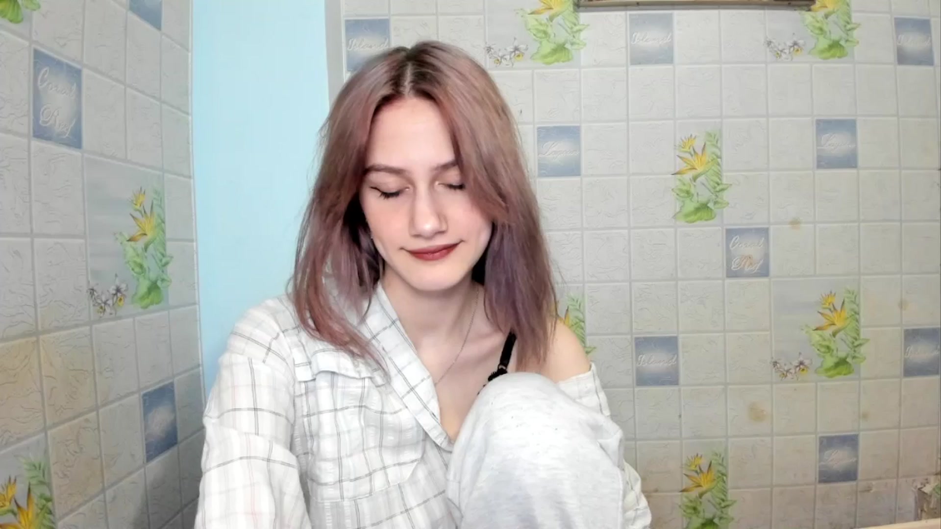 Gallery image thumbnail from NicoleDaviss's myfreecams stream on, 02/15/2026, 21:47 image 1 of 20
