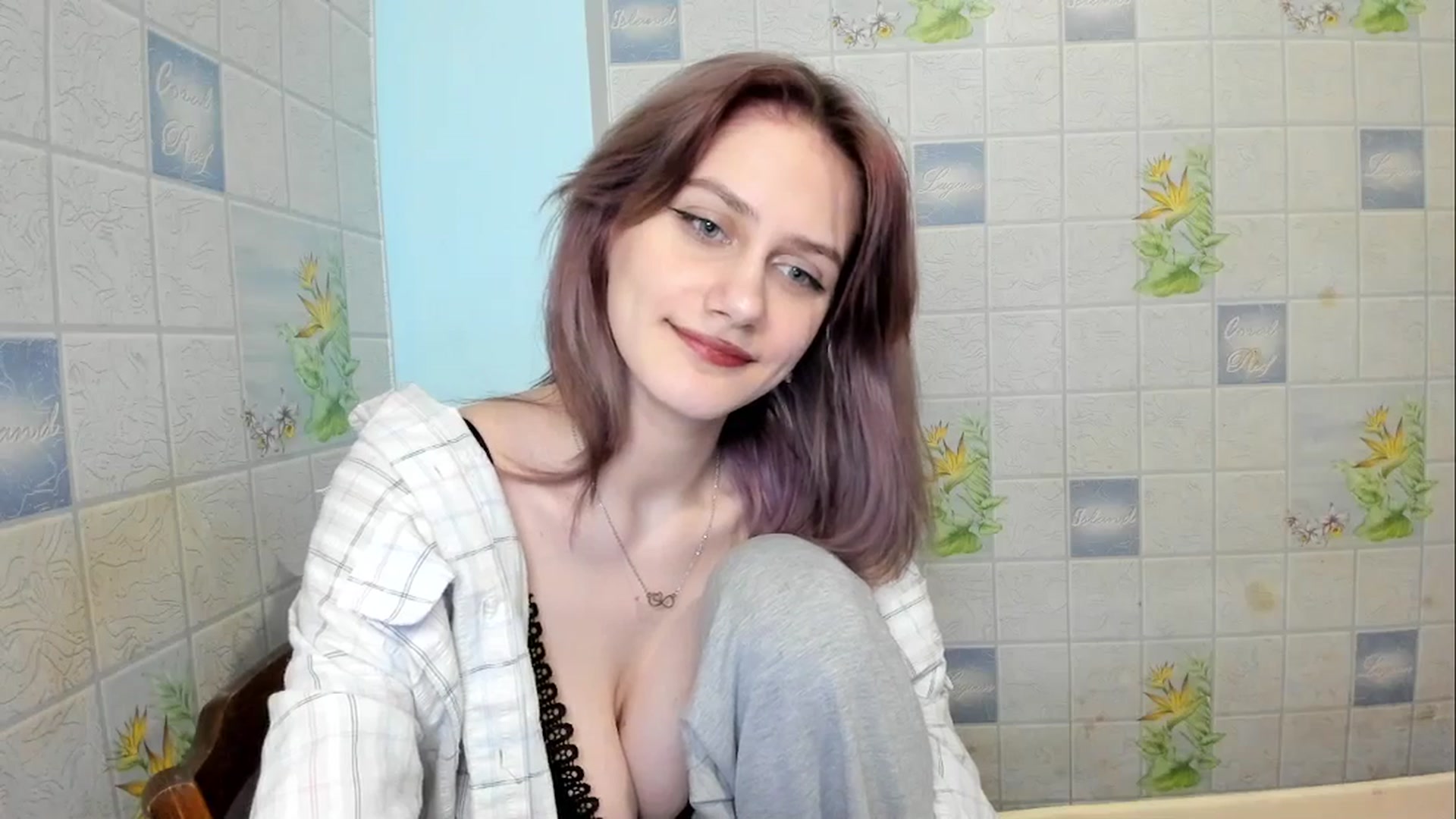 Gallery image thumbnail from NicoleDaviss's myfreecams stream on, 02/17/2026, 24:16 image 12 of 20