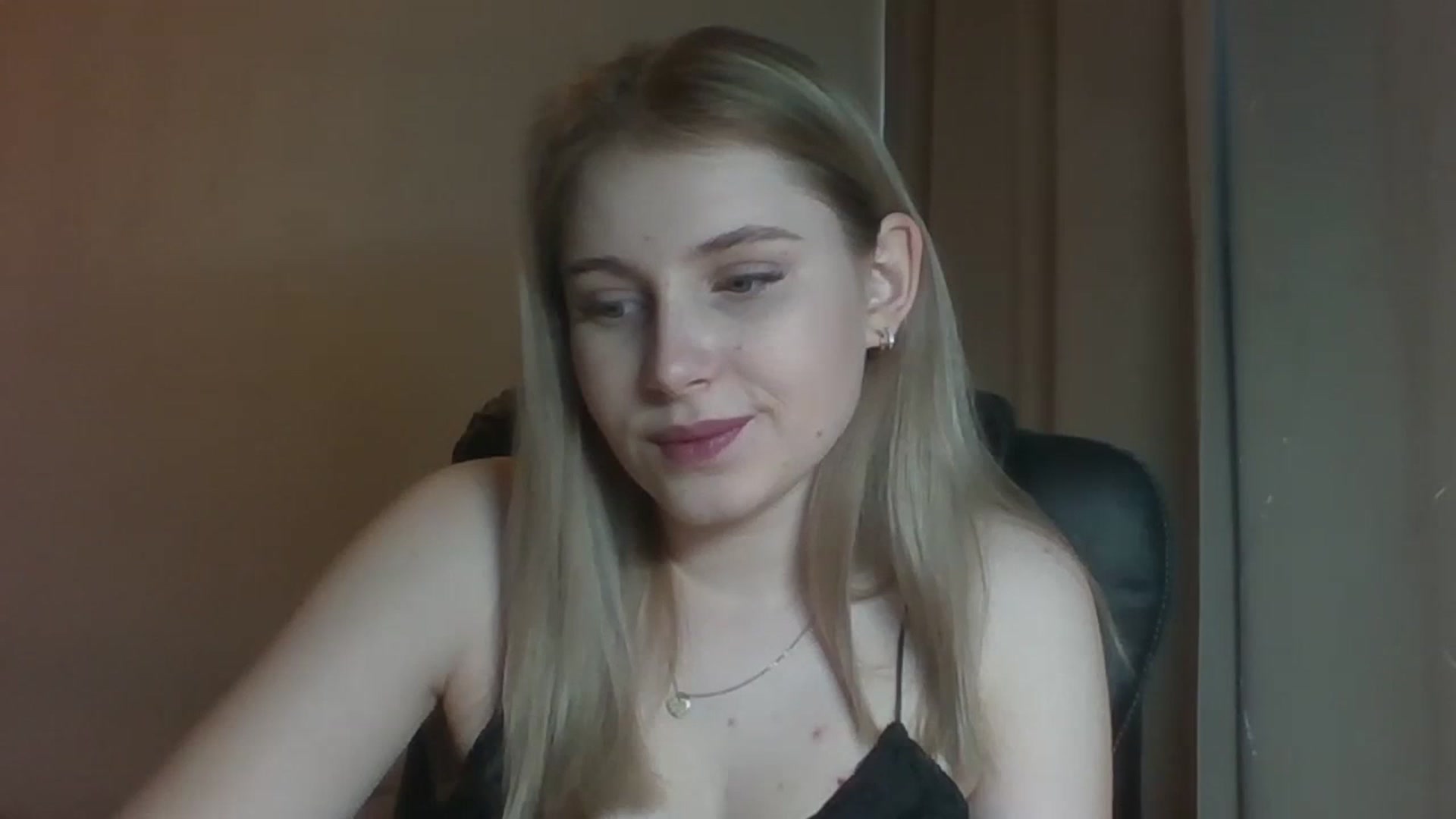 Gallery image thumbnail from NicoleHappy's myfreecams stream on, 11/26/2023, 11:04 image 18 of 20