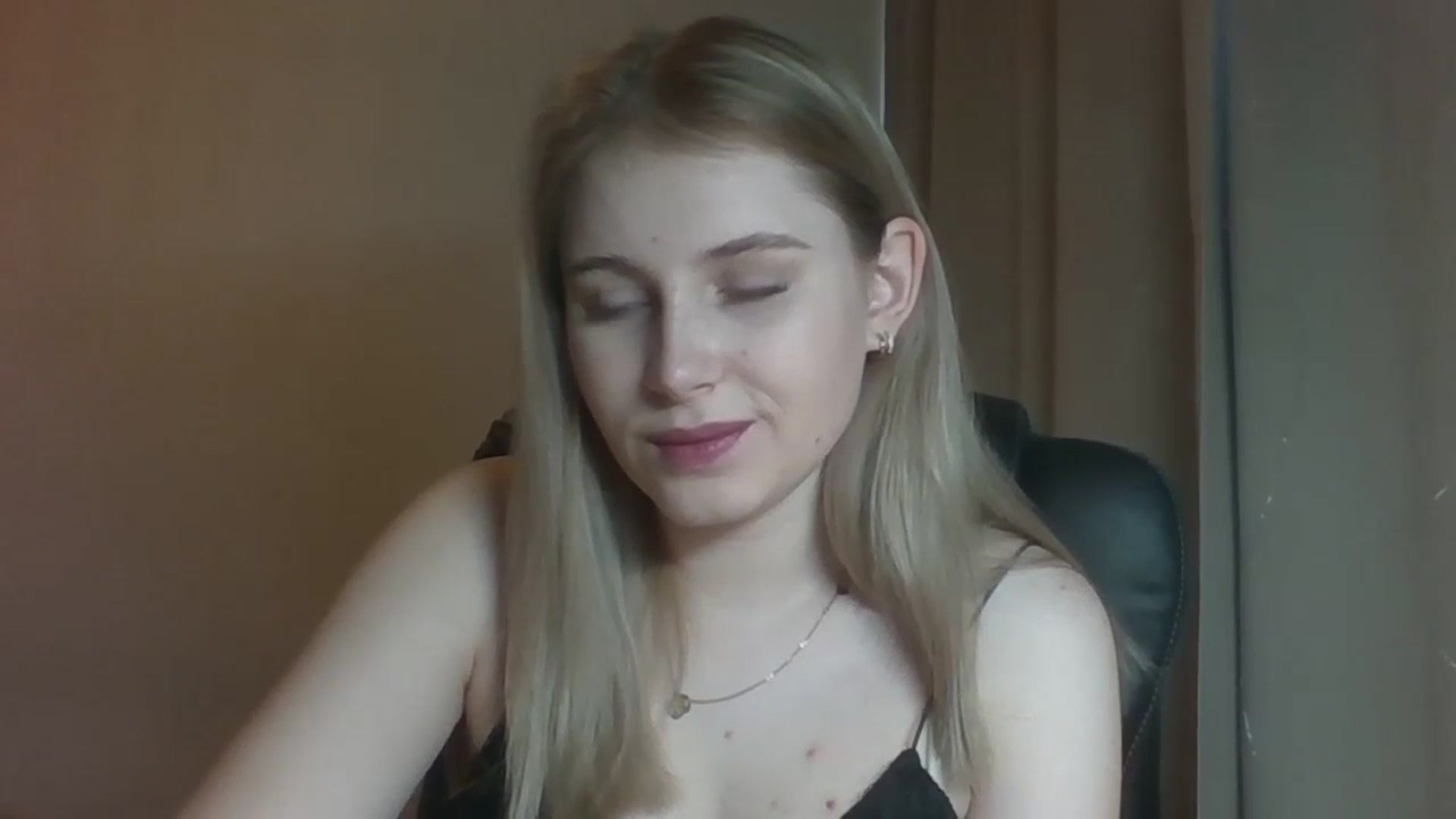 Gallery image thumbnail from NicoleHappy's myfreecams stream on, 11/26/2023, 11:04 image 17 of 20