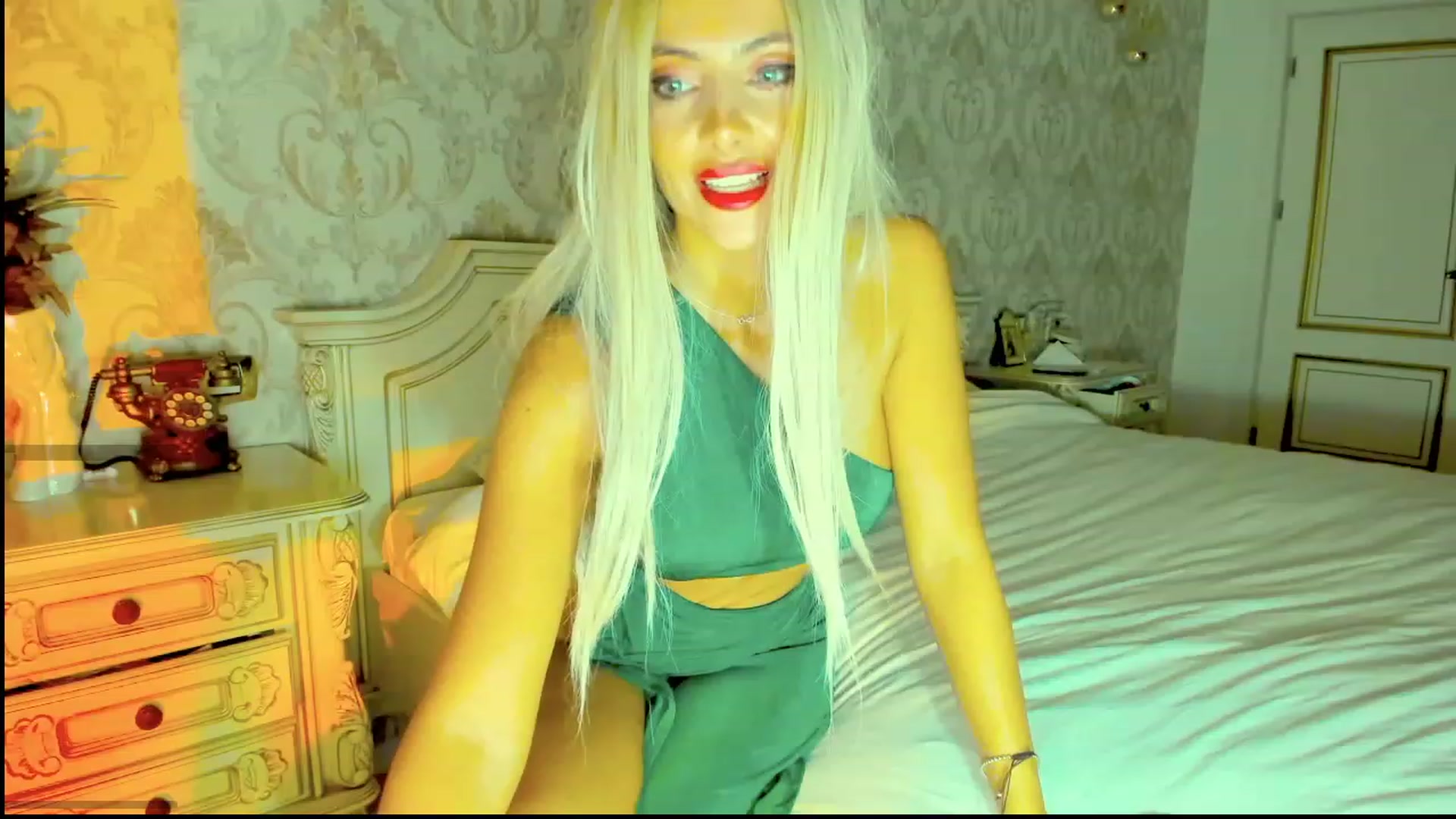 Gallery image thumbnail from NicoleHottiy's myfreecams stream on, 11/15/2022, 24:15 image 10 of 20