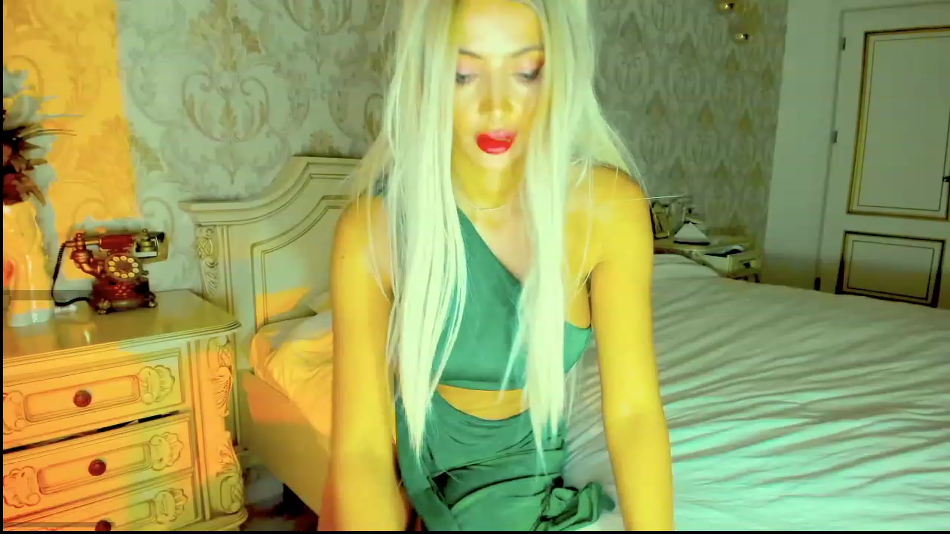 Gallery image thumbnail from NicoleHottiy's myfreecams stream on, 11/15/2022, 24:15 image 9 of 20