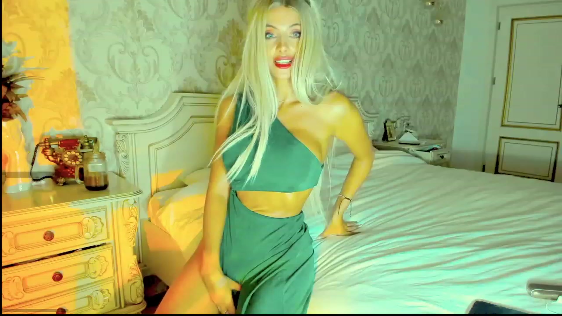 Gallery image thumbnail from NicoleHottiy's myfreecams stream on, 11/15/2022, 24:40 image 14 of 20