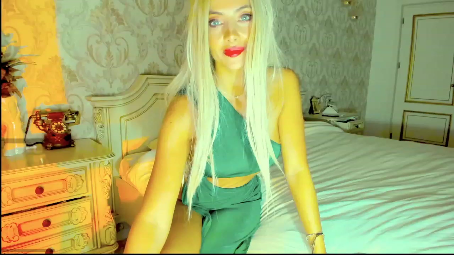 Gallery image thumbnail from NicoleHottiy's myfreecams stream on, 11/15/2022, 24:40 image 11 of 20