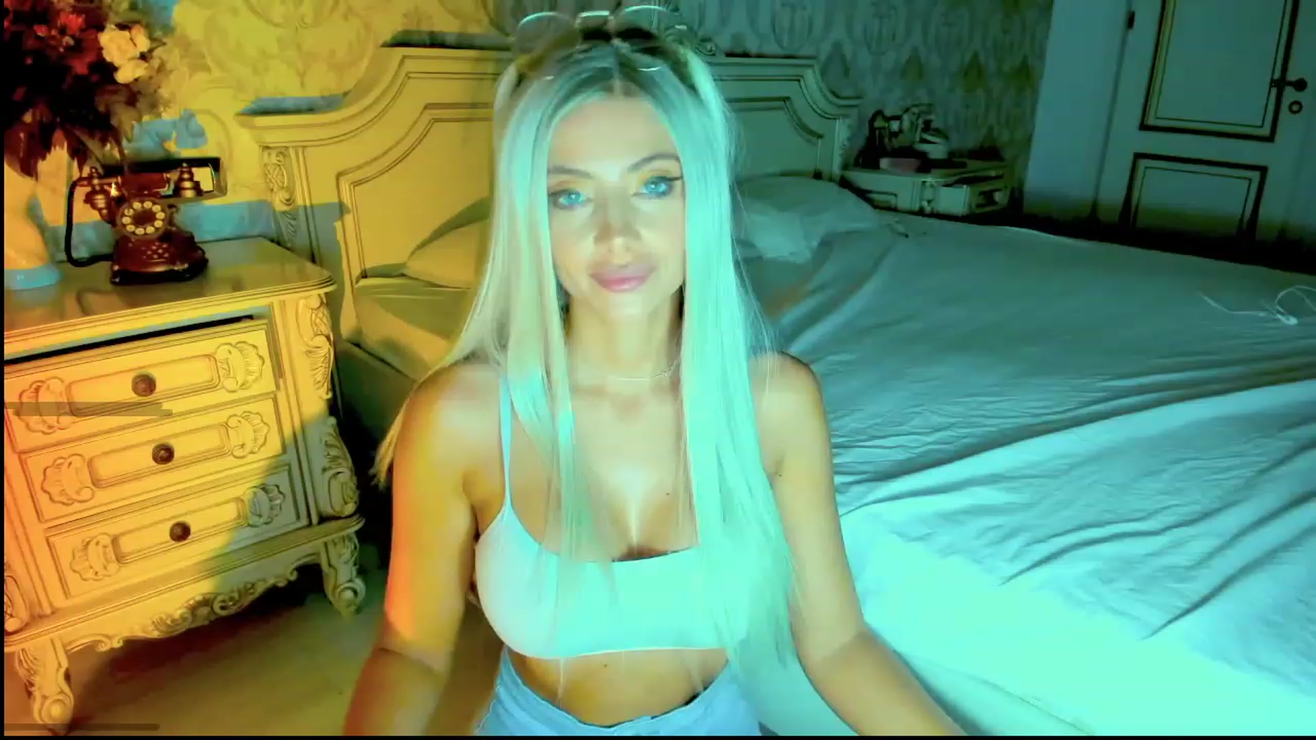 Gallery image thumbnail from NicoleHottiy's myfreecams stream on, 11/18/2022, 24:08 image 9 of 20