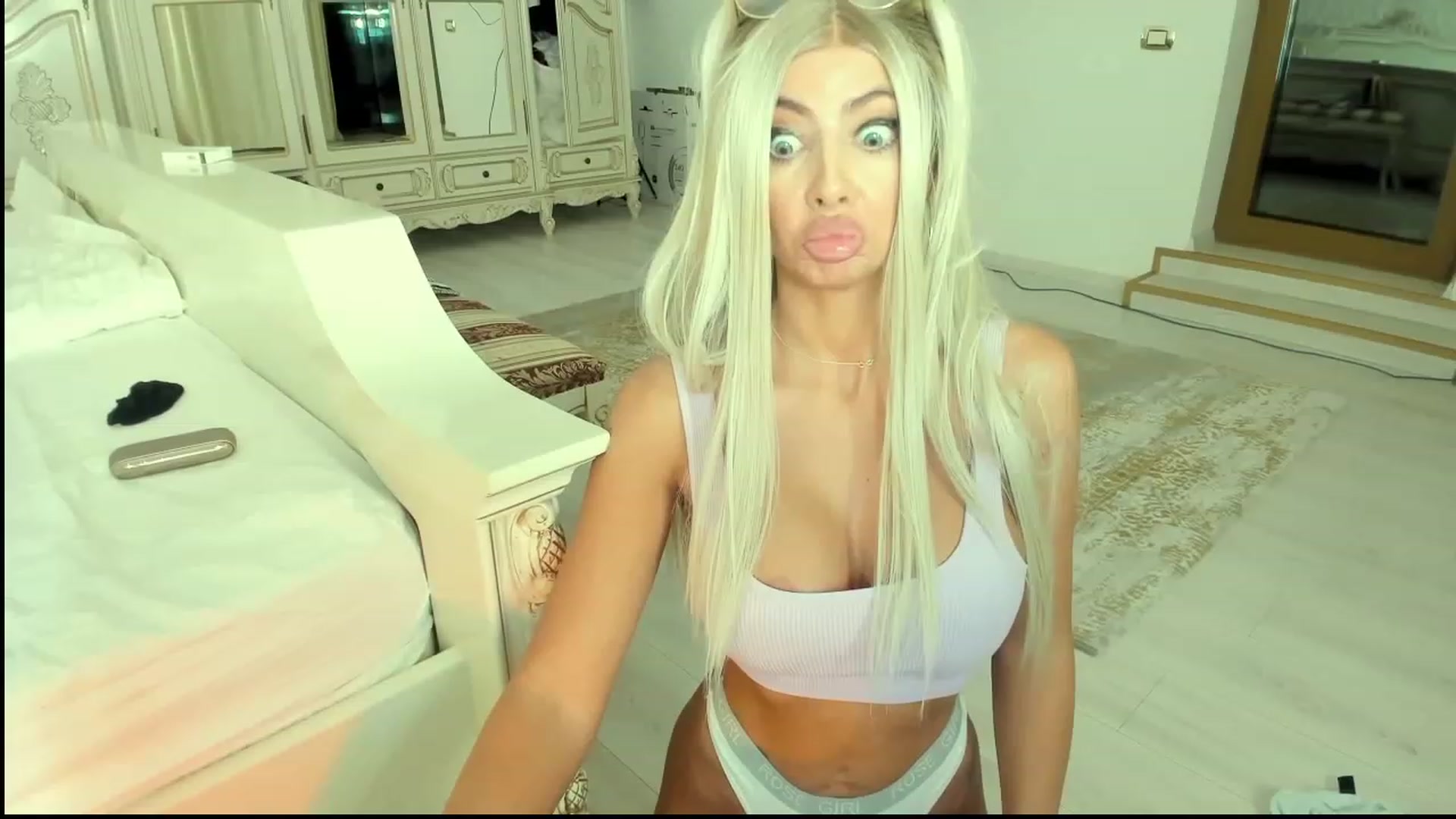 Gallery image thumbnail from NicoleHottiy's myfreecams stream on, 12/06/2022, 01:52 image 10 of 20