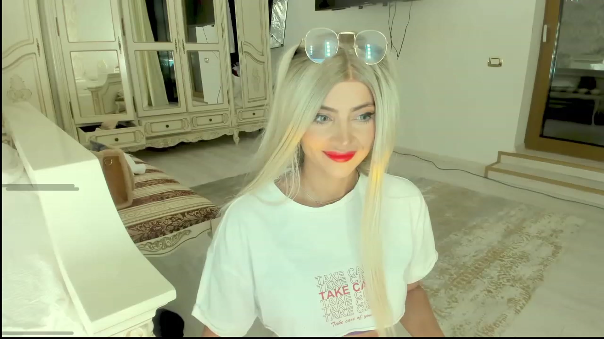 Gallery image thumbnail from NicoleHottiy's myfreecams stream on, 12/07/2022, 24:58 image 1 of 20