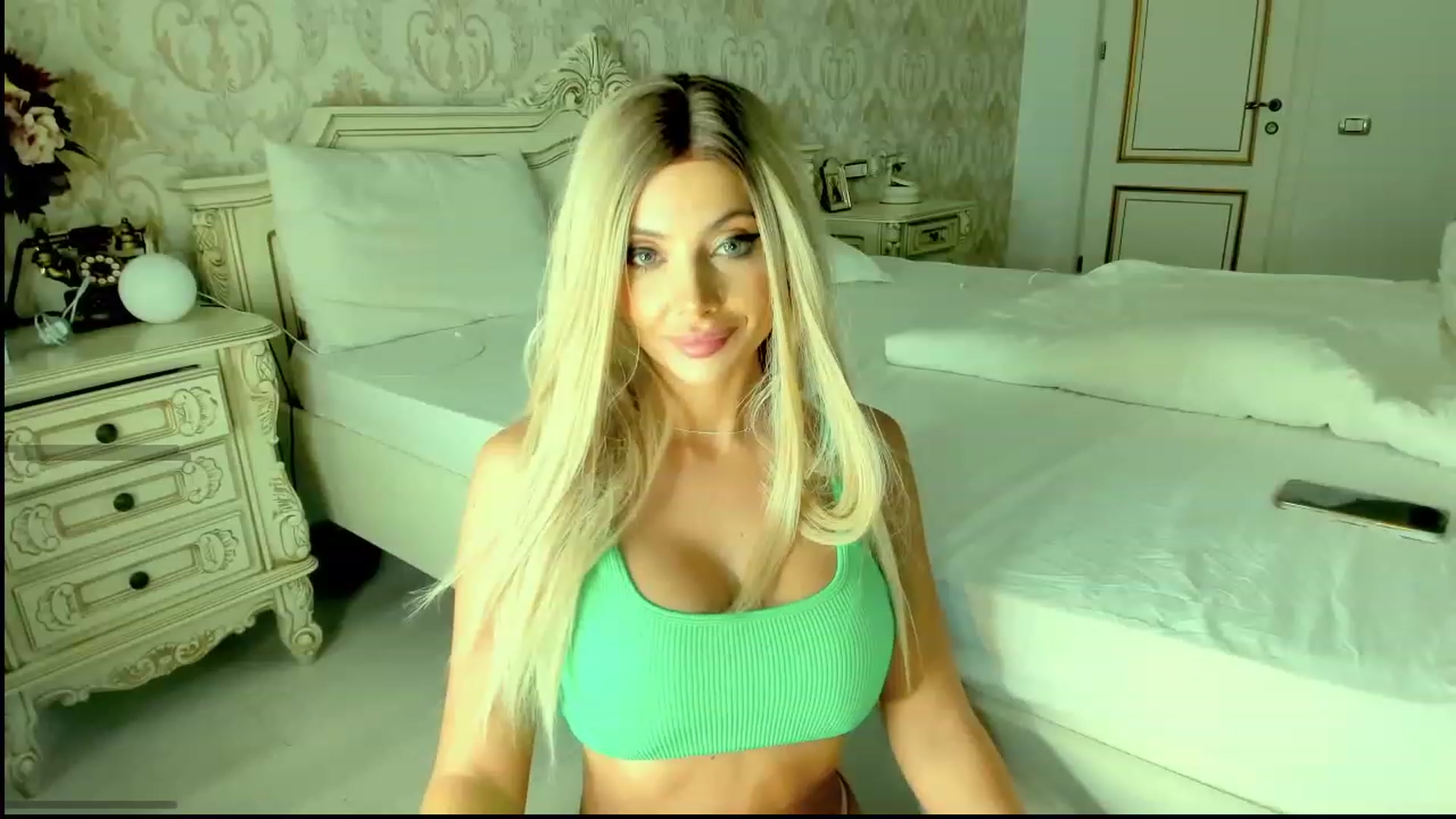 Gallery image thumbnail from NicoleHottiy's myfreecams stream on, 12/13/2022, 24:58 image 15 of 20
