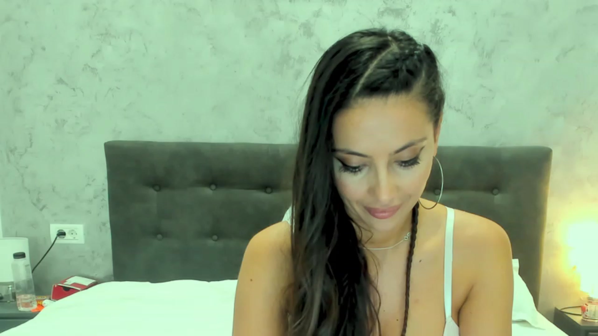Gallery image thumbnail from NicoleHottiy's myfreecams stream on, 12/25/2022, 24:33 image 4 of 20
