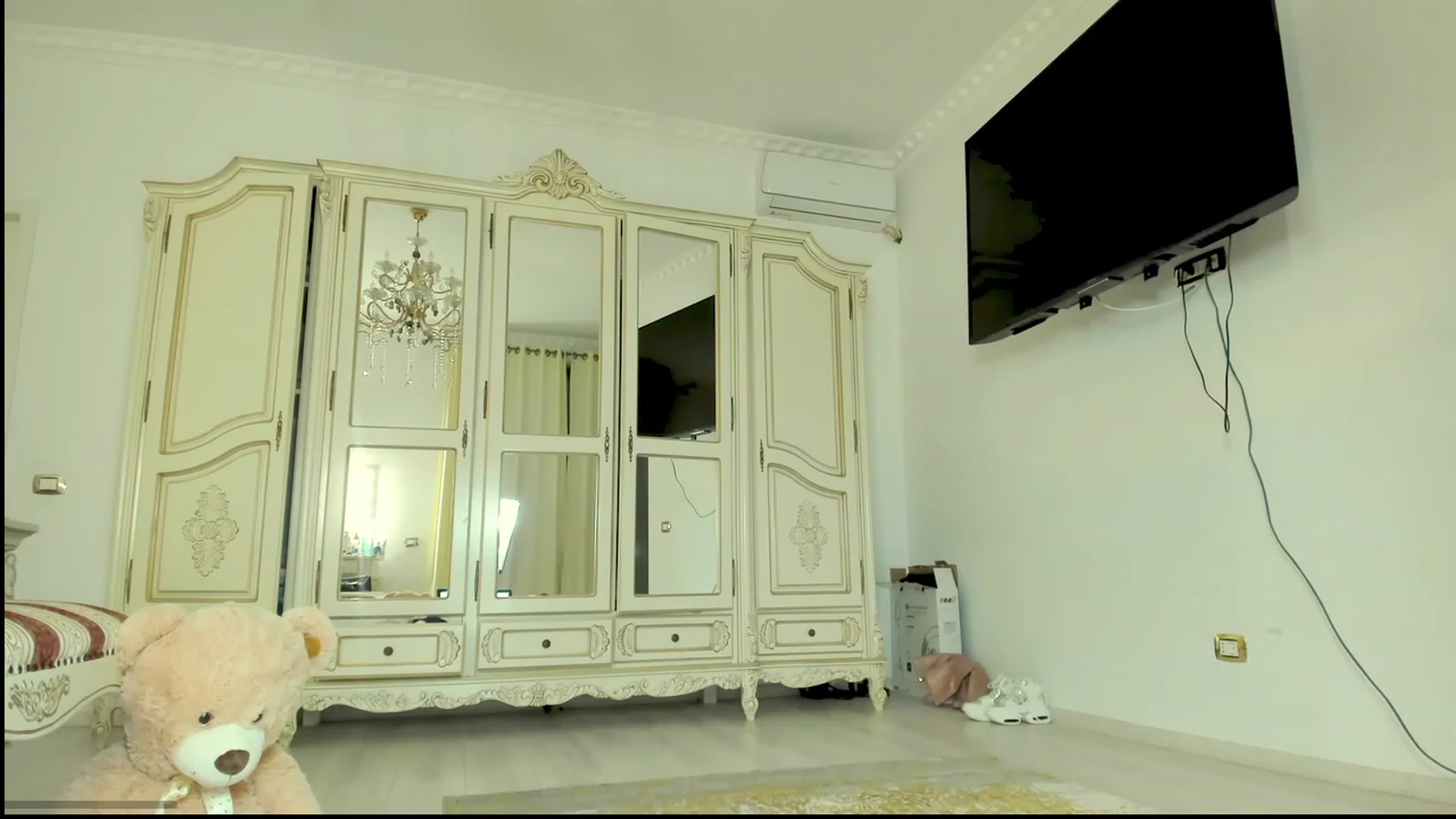 Gallery image thumbnail from NicoleHottiy's myfreecams stream on, 03/31/2023, 03:52 image 15 of 20