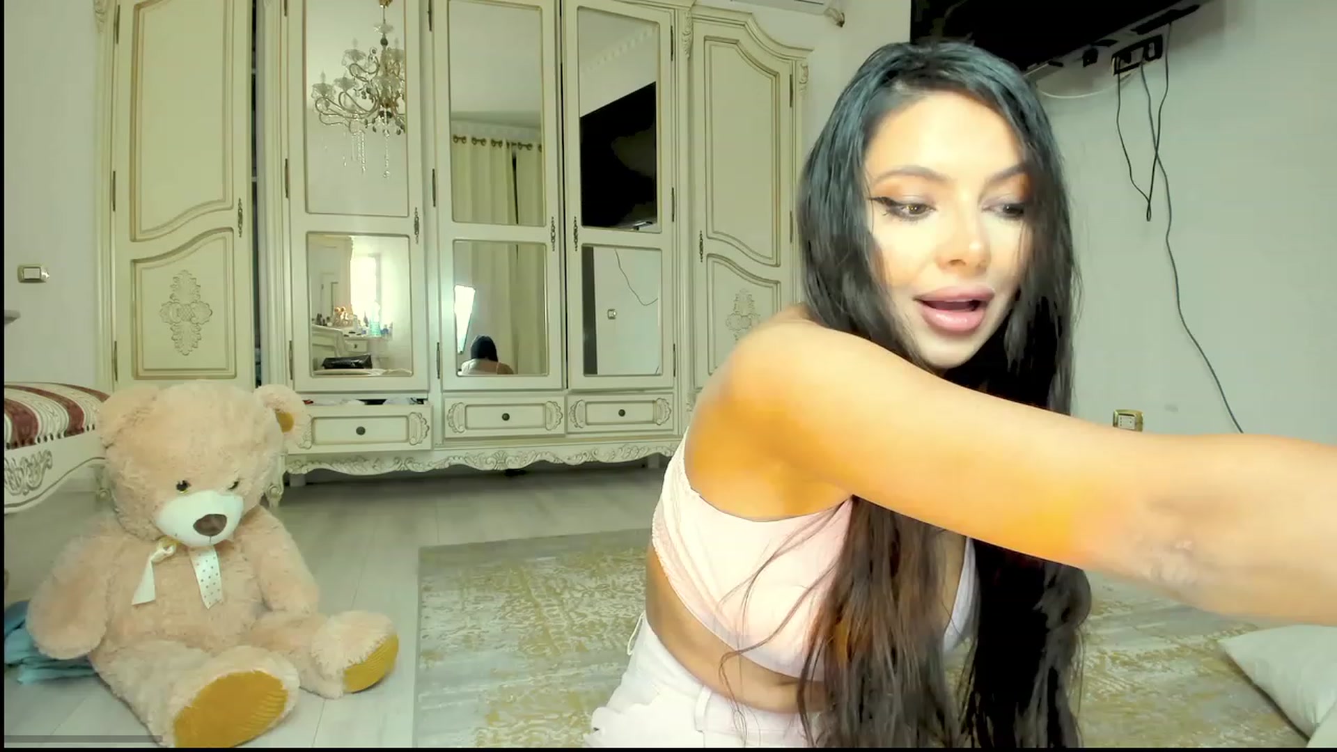 Gallery image thumbnail from NicoleHottiy's myfreecams stream on, 03/31/2023, 03:52 image 10 of 20