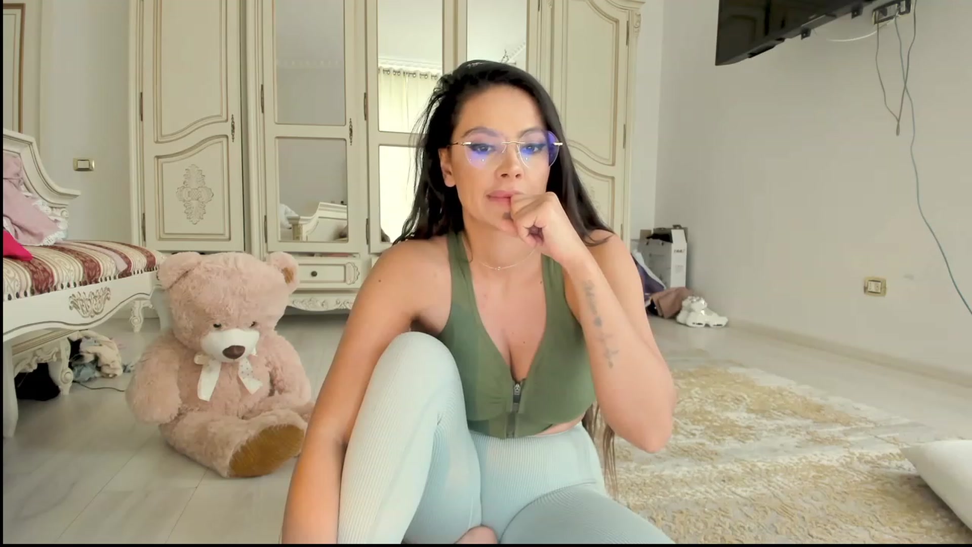 Gallery image thumbnail from NicoleHottiy's myfreecams stream on, 04/06/2023, 07:36 image 19 of 20