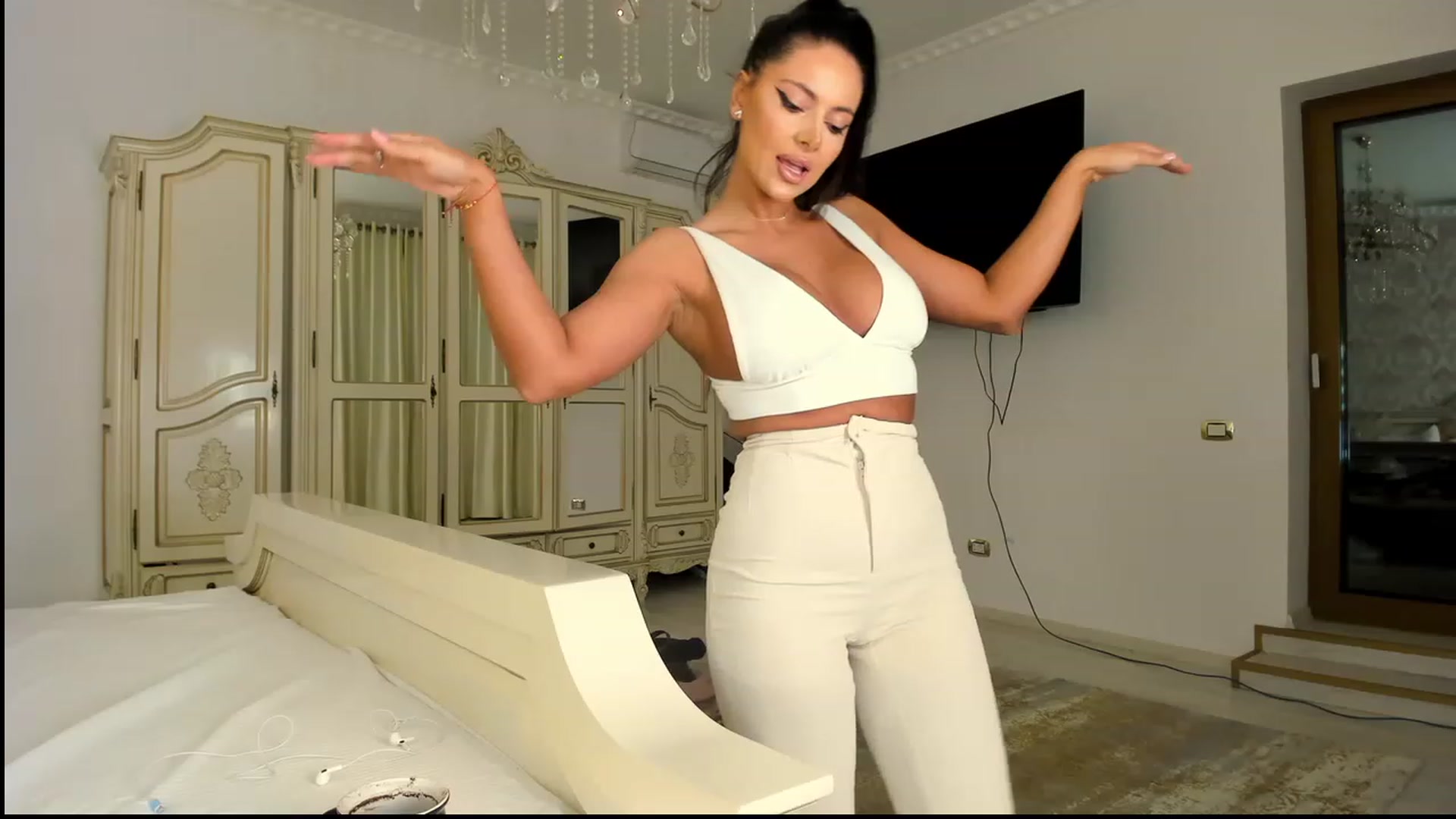 Gallery image thumbnail from NicoleHottiy's myfreecams stream on, 05/13/2023, 24:22 image 11 of 20