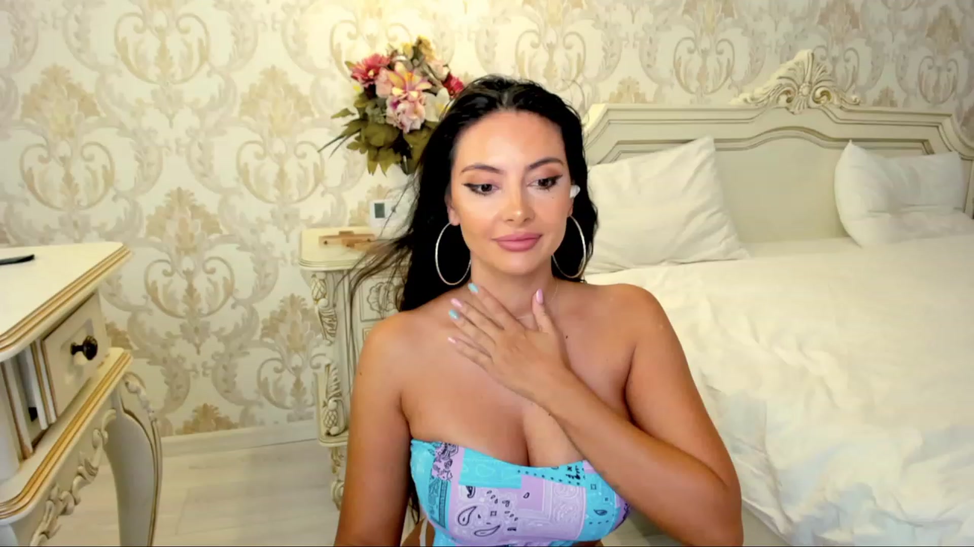 Gallery image thumbnail from NicoleHottiy's myfreecams stream on, 08/03/2023, 23:31 image 5 of 20