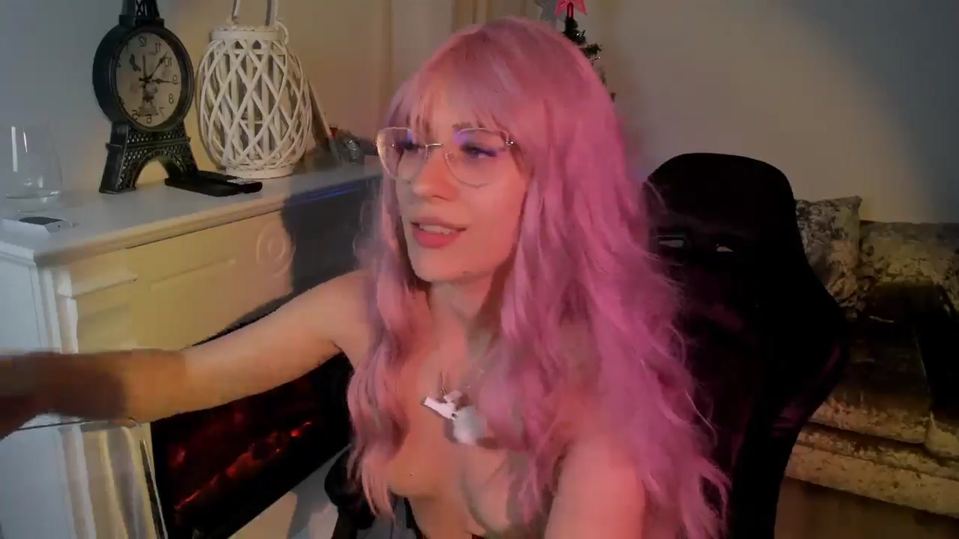 Gallery image thumbnail from NicoleIris's myfreecams stream on, 12/06/2025, 14:12 image 17 of 20
