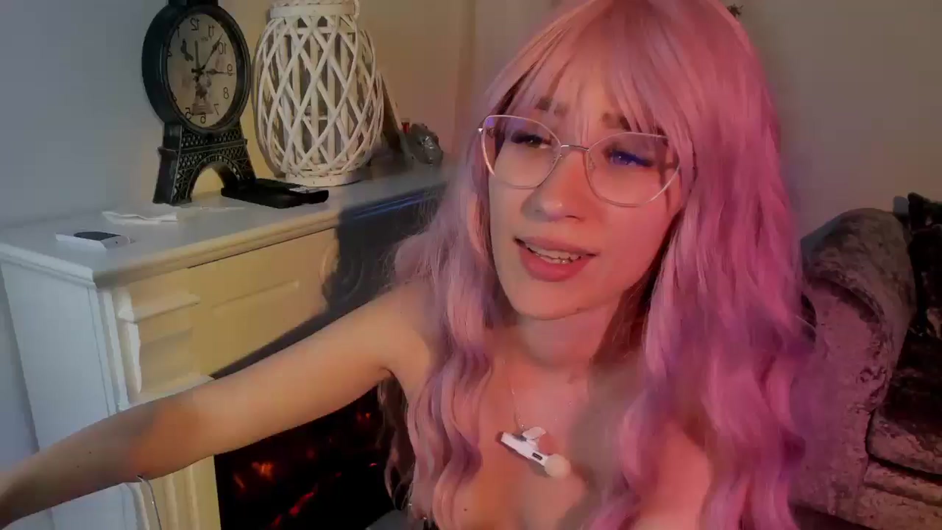 Gallery image thumbnail from NicoleIris's myfreecams stream on, 12/06/2025, 14:12 image 9 of 20