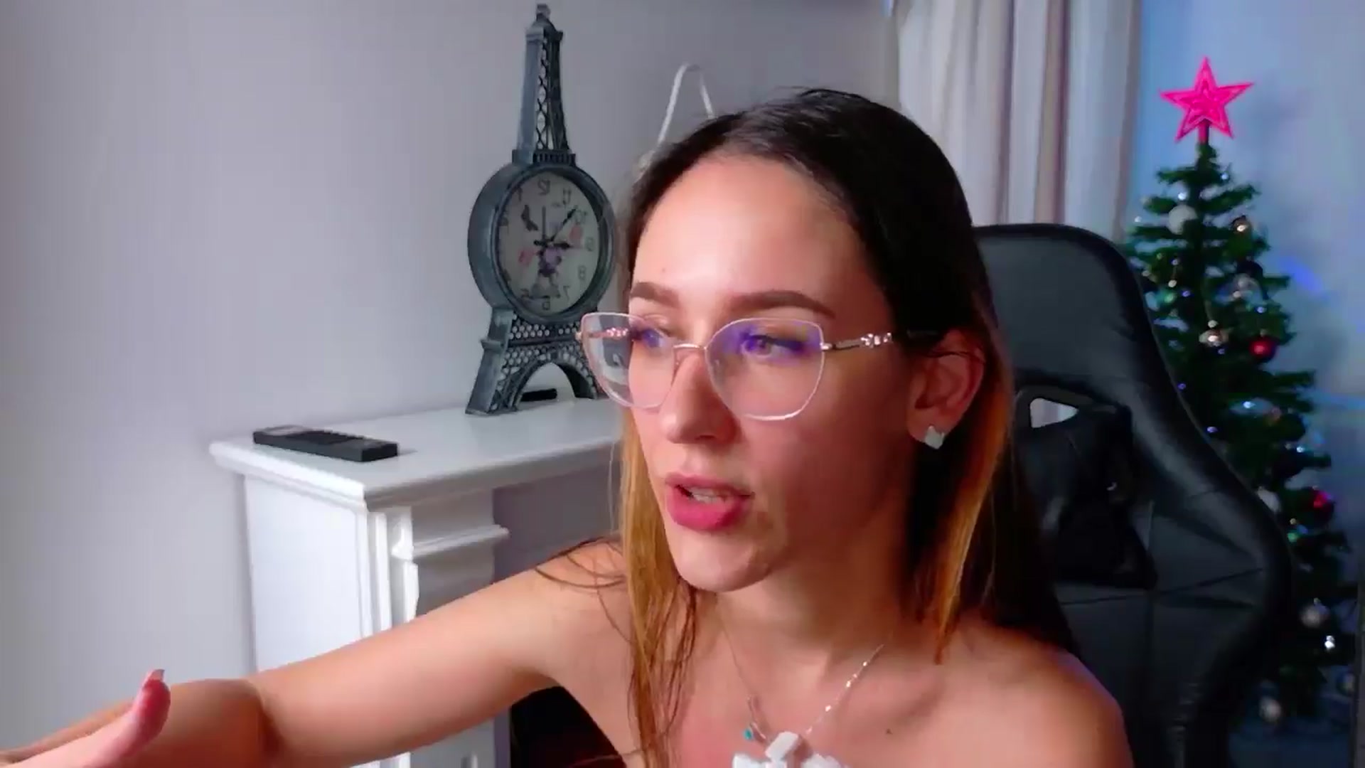 Gallery image thumbnail from NicoleIris's myfreecams stream on, 12/20/2025, 13:44 image 19 of 20