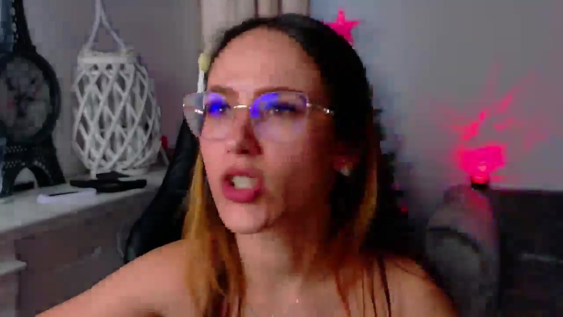 Gallery image thumbnail from NicoleIris's myfreecams stream on, 12/24/2025, 13:37 image 11 of 20