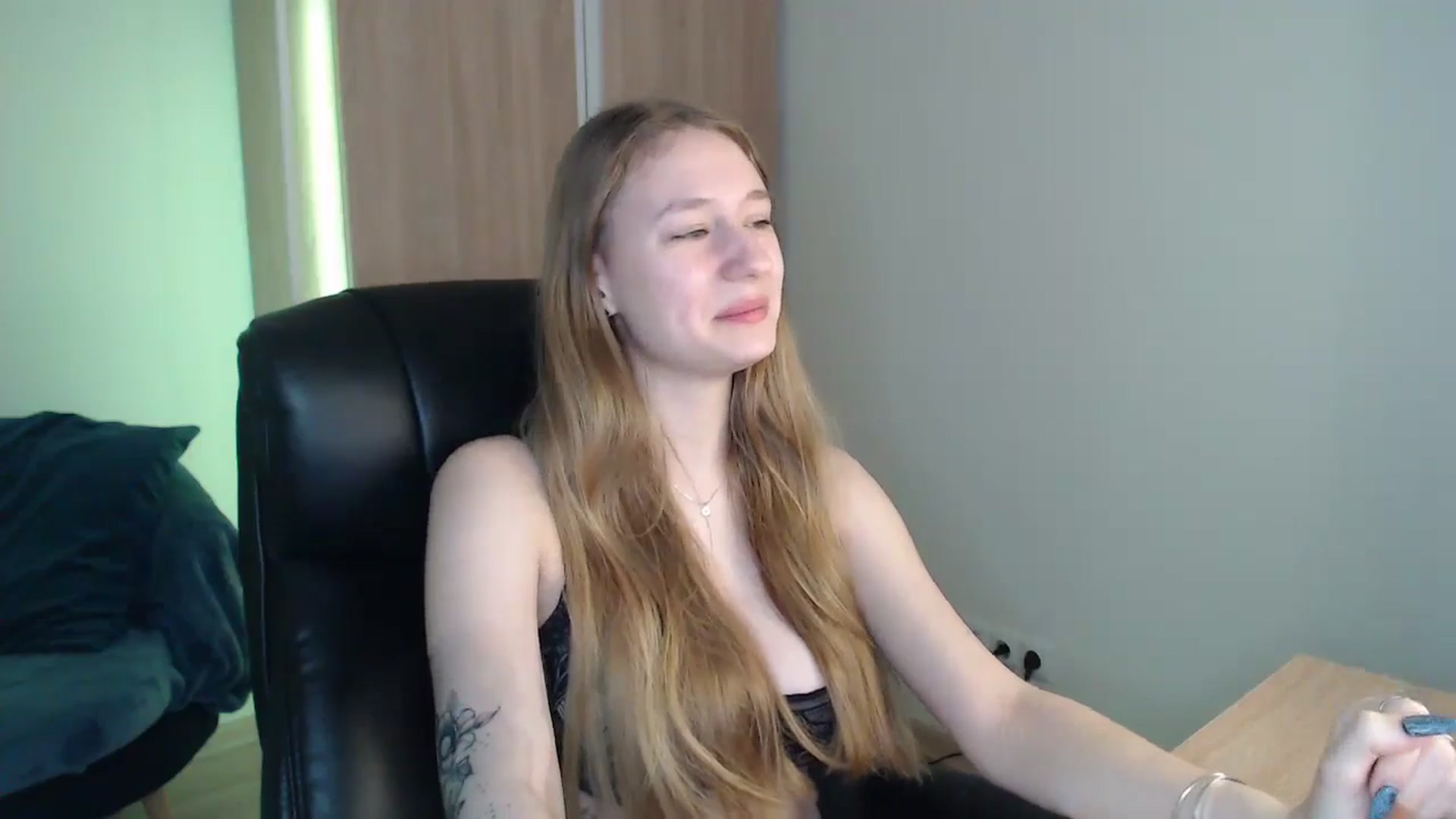 Gallery image thumbnail from NicolePax's myfreecams stream on, 01/19/2025, 09:37 image 11 of 20