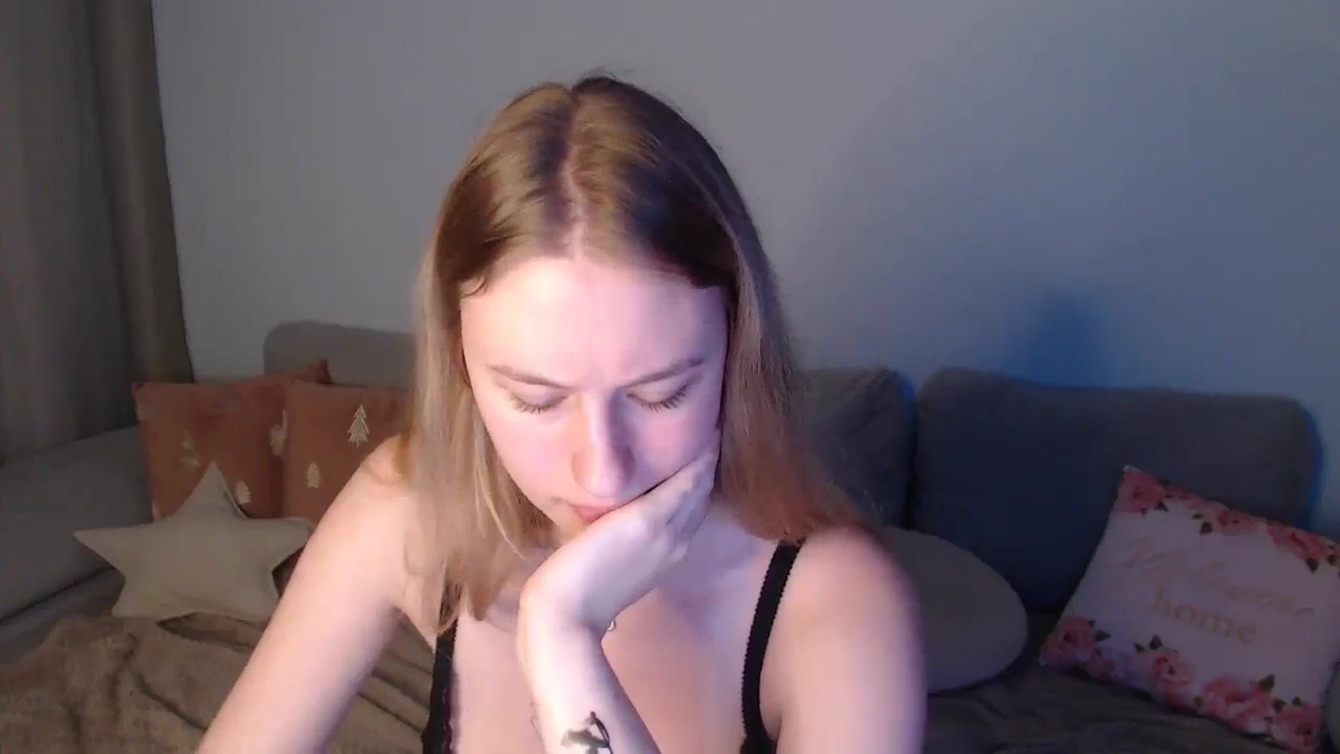 Gallery image thumbnail from NicolePax's myfreecams stream on, 10/10/2025, 11:40 image 10 of 20
