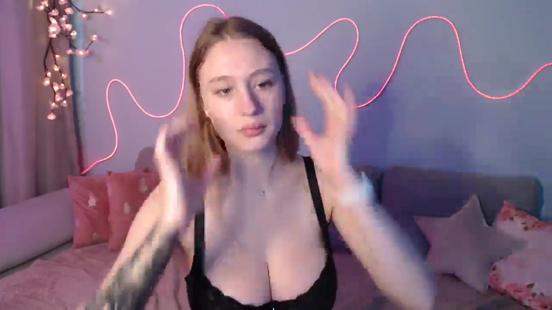 Gallery image thumbnail from NicolePax's myfreecams stream on, 11/03/2025, 09:45 image 3 of 20