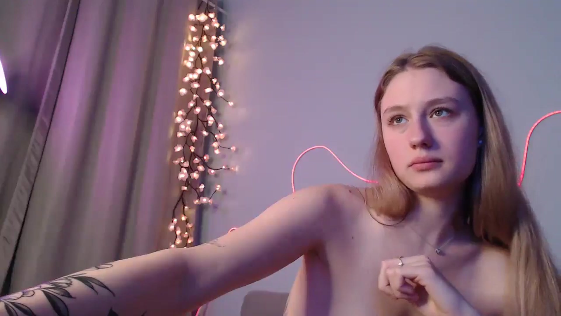 Gallery image thumbnail from NicolePax's myfreecams stream on, 11/03/2025, 14:55 image 18 of 20