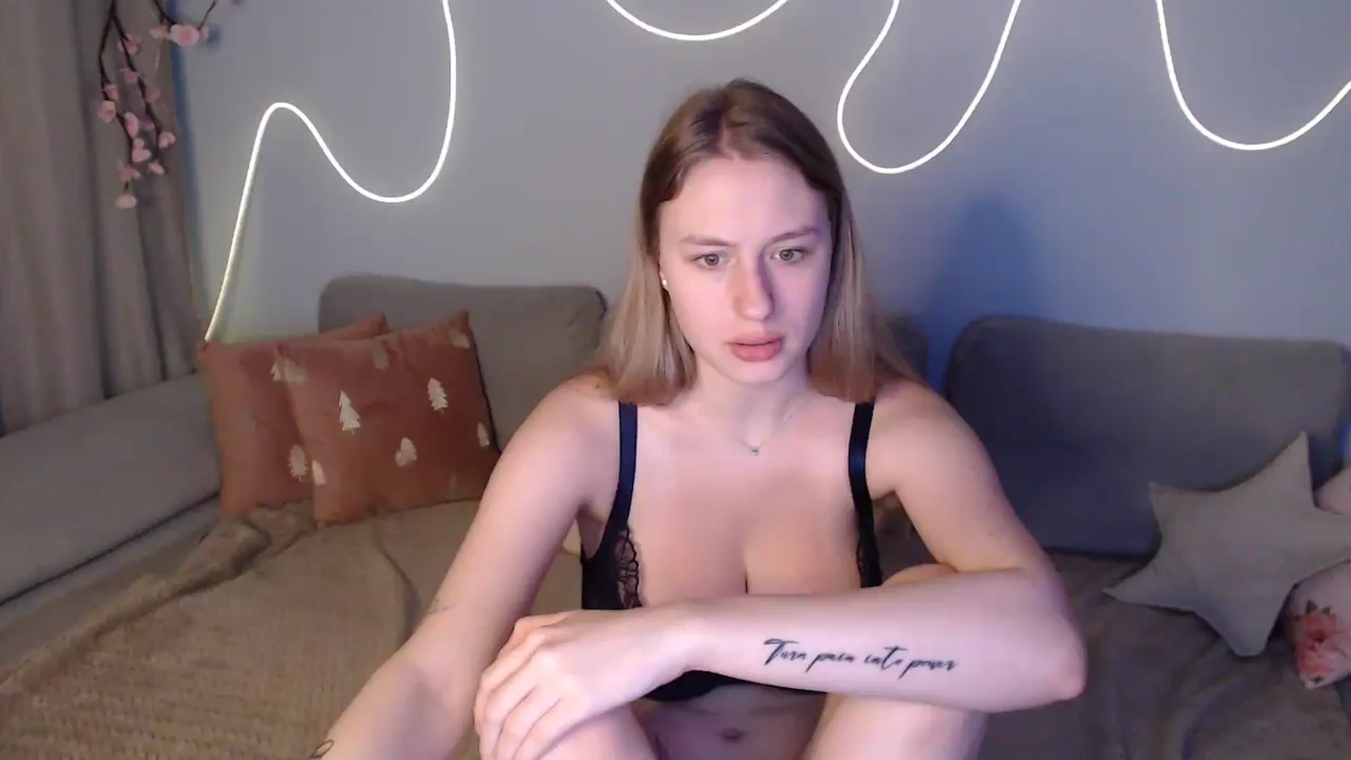 Gallery image thumbnail from NicolePax's myfreecams stream on, 11/05/2025, 14:55 image 17 of 20