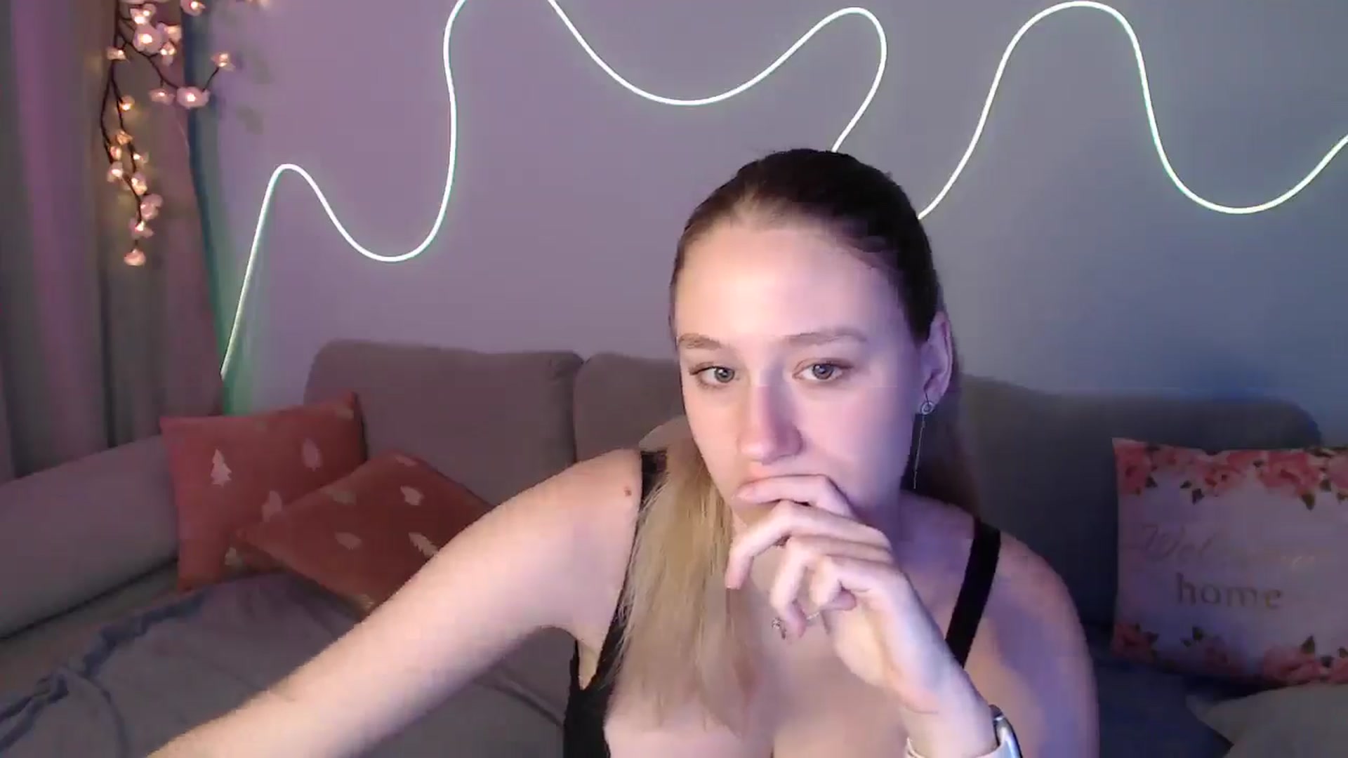 Gallery image thumbnail from NicolePax's myfreecams stream on, 11/11/2025, 17:11 image 15 of 20