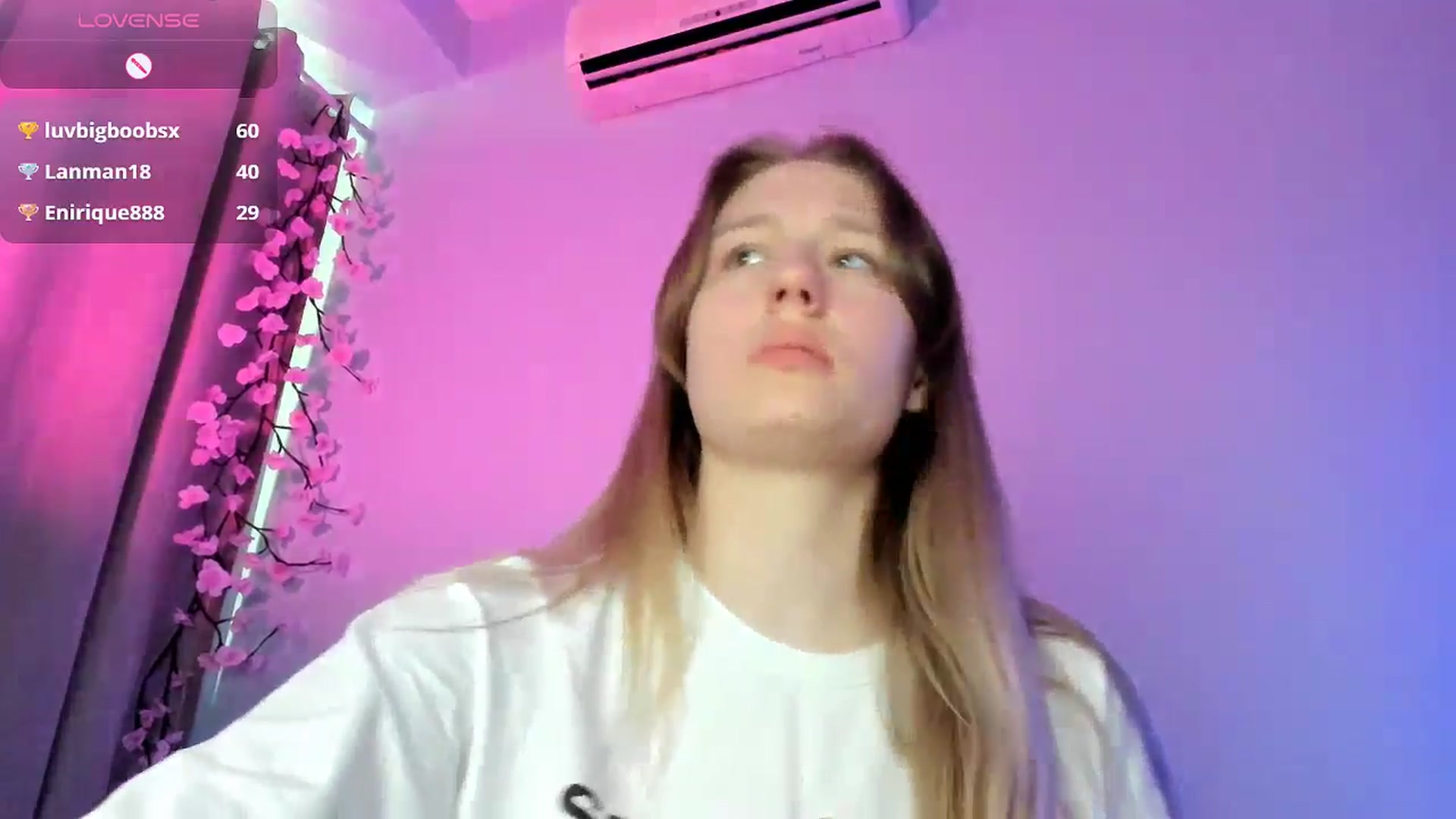 Gallery image thumbnail from NicolePax's myfreecams stream on, 04/28/2026, 10:03 image 3 of 20